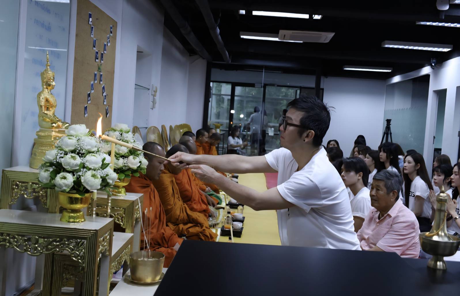 "XEBIS ENTERTAINMENT" จัดพิธีทำบุญเปิดออฟฟิศใหม่ เสริมสิริมงคลเดินหน้าสู่วงการบันเทิง