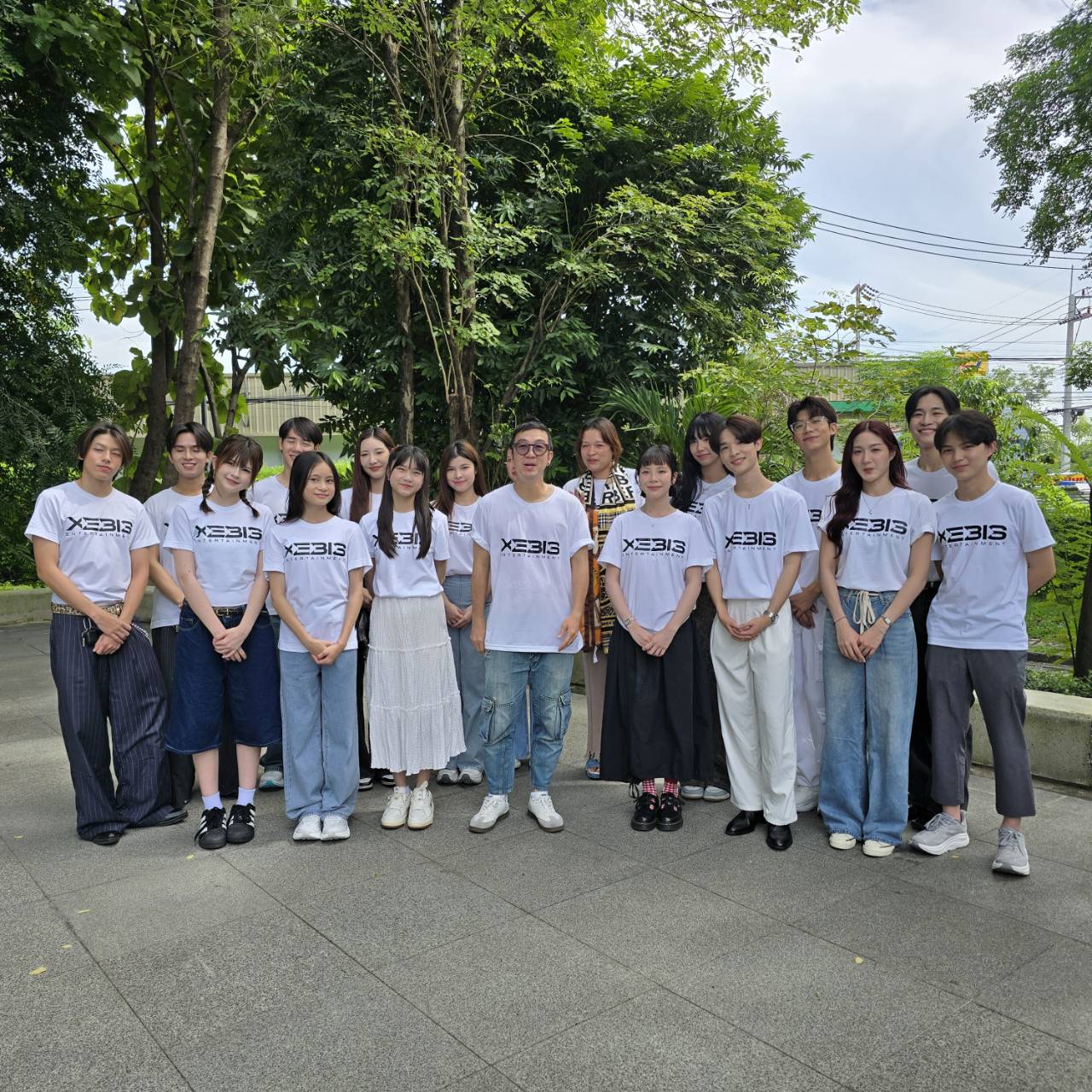 "XEBIS ENTERTAINMENT" จัดพิธีทำบุญเปิดออฟฟิศใหม่ เสริมสิริมงคลเดินหน้าสู่วงการบันเทิง