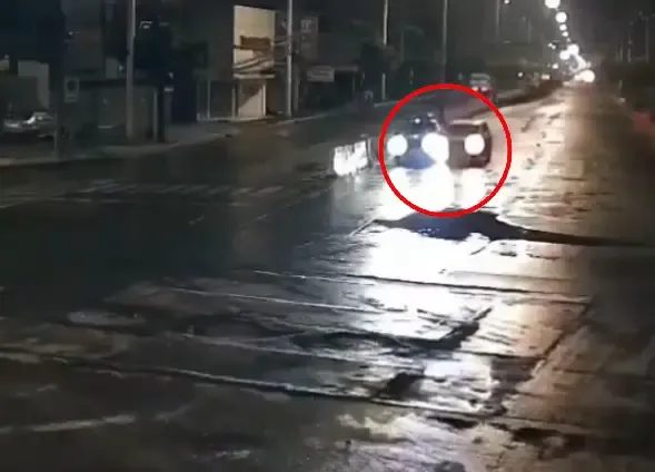 สาวร้องสายไหมต้องรอด 'ตลกชื่อดัง' เมาขับรถชนกลางสี่แยกก่อนหลบหนี