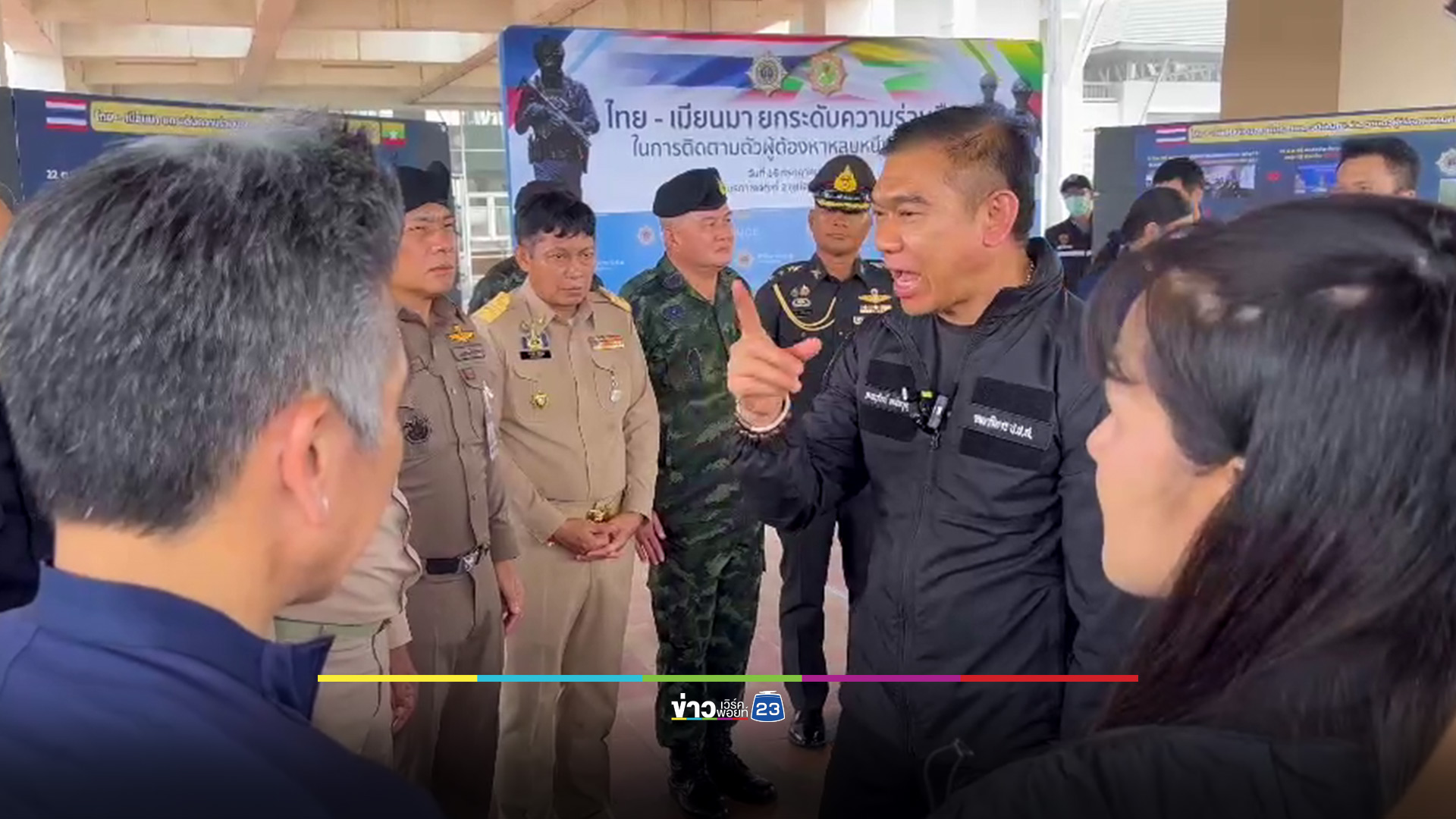 เลขา ป.ป.ส.บินรับตัว 2 นักค้ายารายสำคัญ หลบหนีหมายจับค่าหัวกว่า 2.5 ล้านบาท