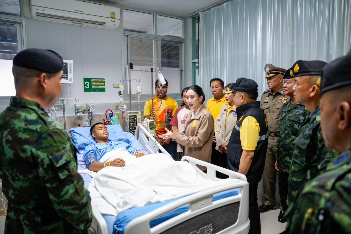 นับถือในความเสียสละ! “อิ๊งค์” บินเยี่ยมและให้กำลังใจ ทหารเหยียบระเบิดช่องบก เร่งตรวจสอบข้อเท็จจริง
