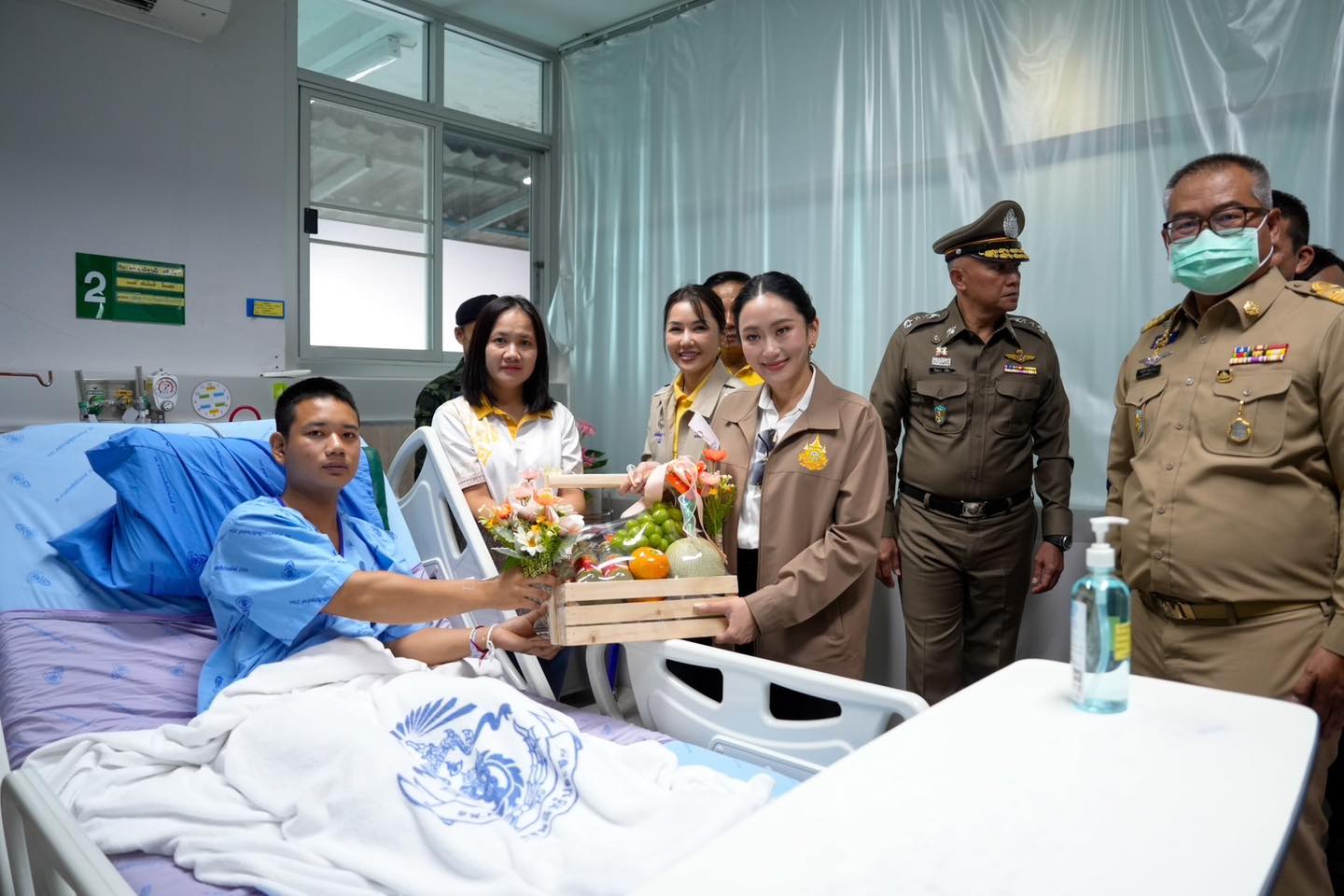 นับถือในความเสียสละ! “อิ๊งค์” บินเยี่ยมและให้กำลังใจ ทหารเหยียบระเบิดช่องบก เร่งตรวจสอบข้อเท็จจริง