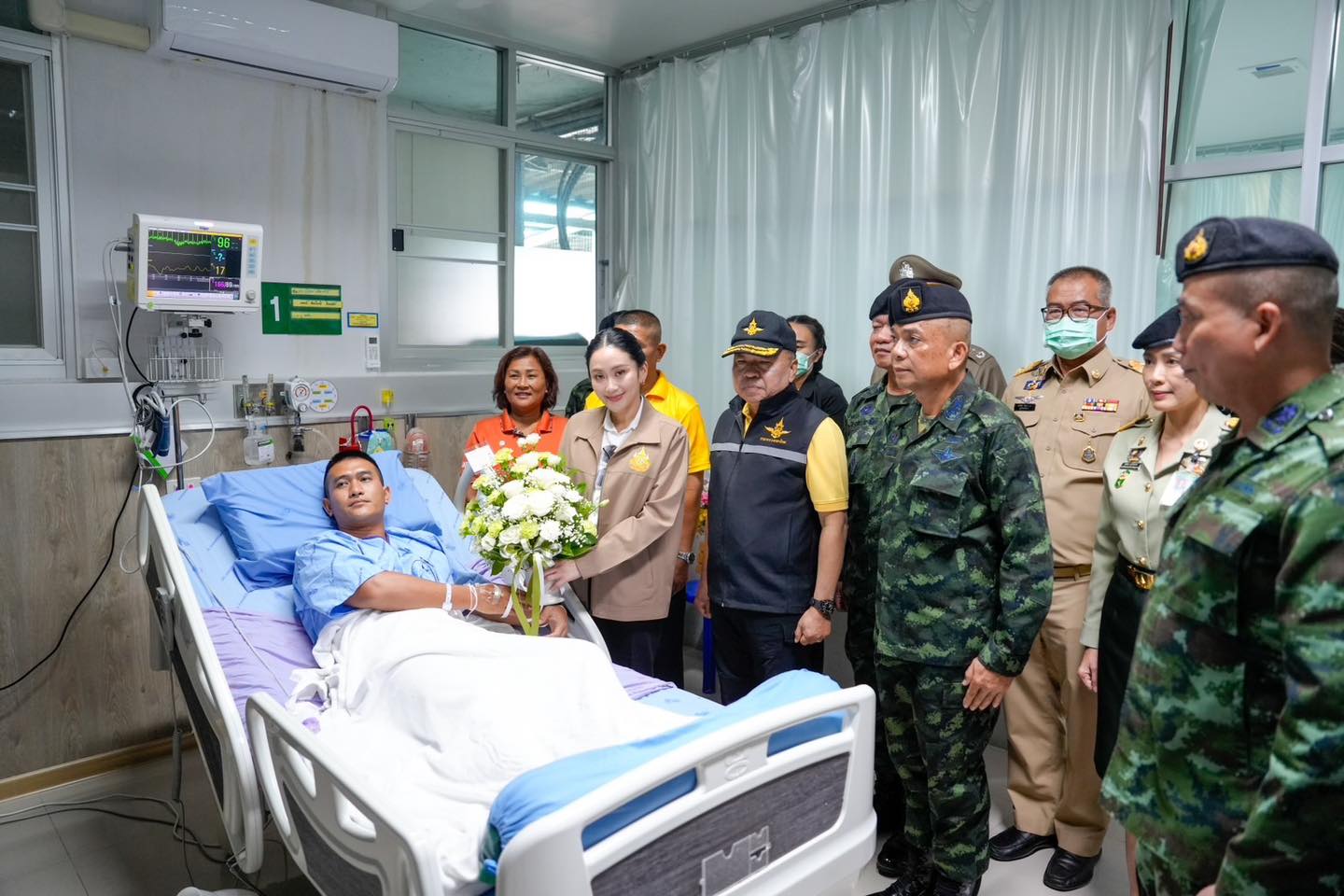 นับถือในความเสียสละ! “อิ๊งค์” บินเยี่ยมและให้กำลังใจ ทหารเหยียบระเบิดช่องบก เร่งตรวจสอบข้อเท็จจริง