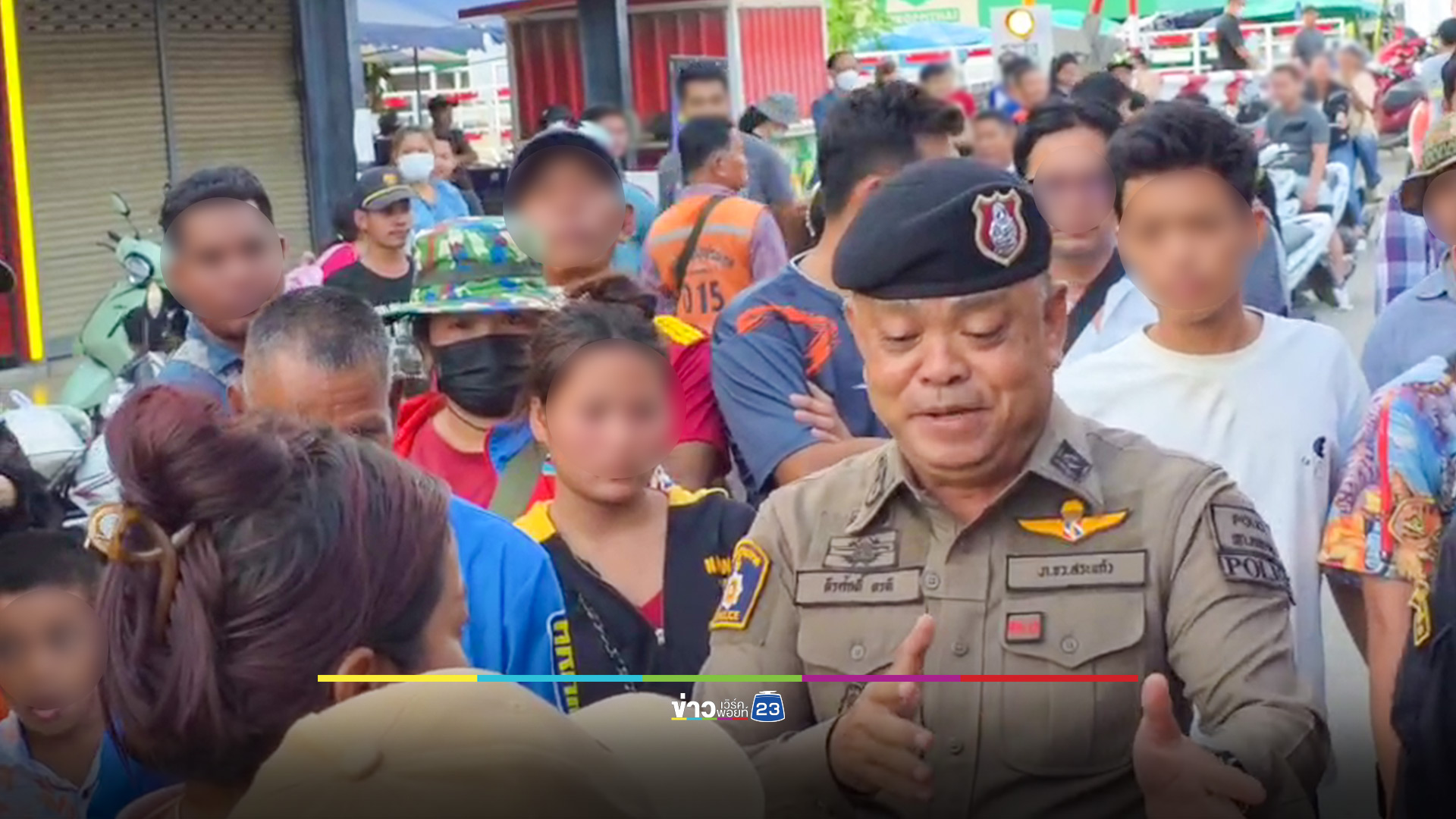 ชาวกัมพูชากว่า 300 คนผิดหวังด่านปิด หอบสัมภาระรอหน้าด่านคลองลึก