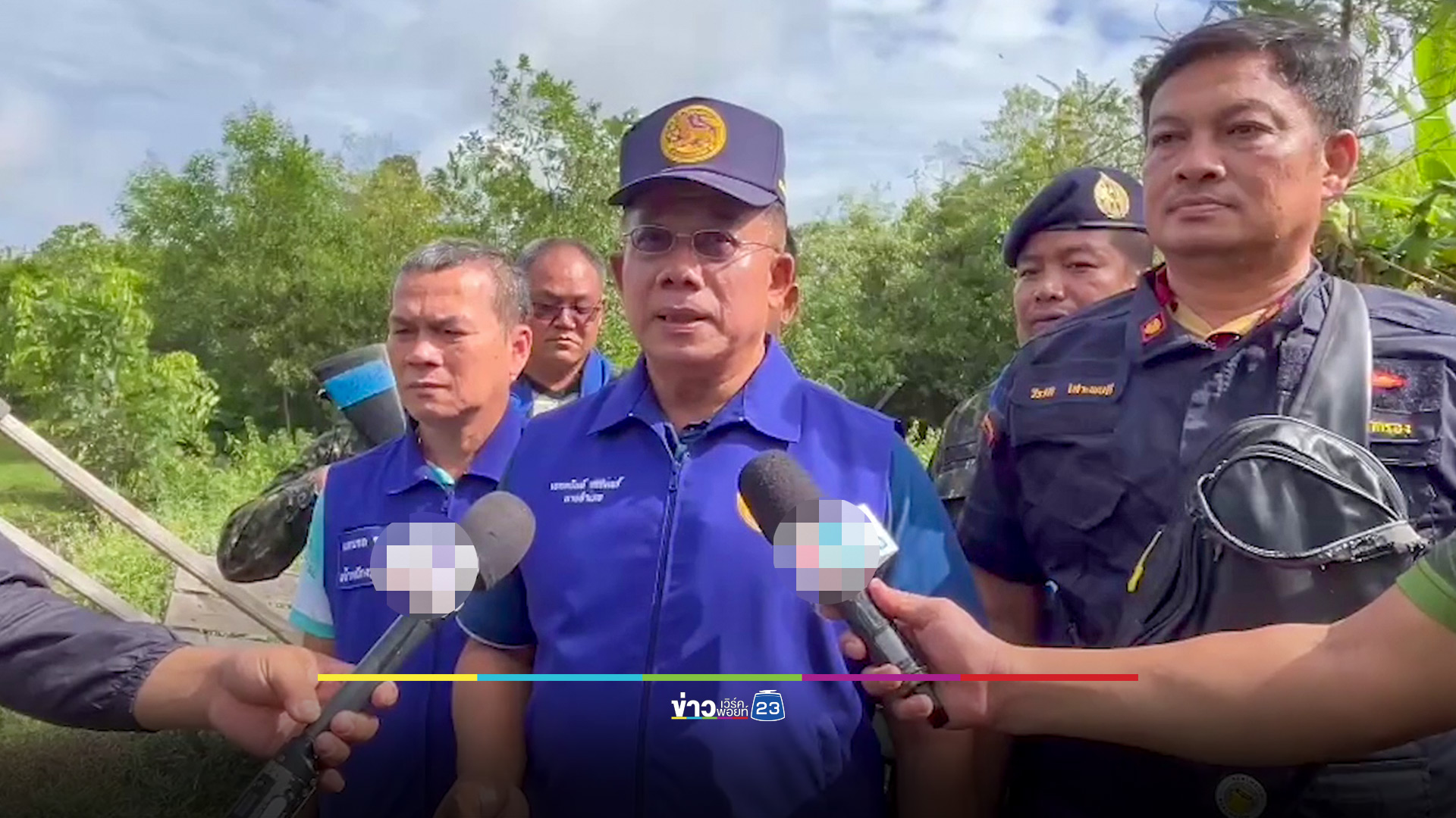 นอภ.พนมดงรัก ลงพื้นที่สำรวจความเสียหาย ชาวบ้านทราบข่าวหยุดยิงอพยพกลับ ชรบ.ต้องตั้งด่านห้ามไว้