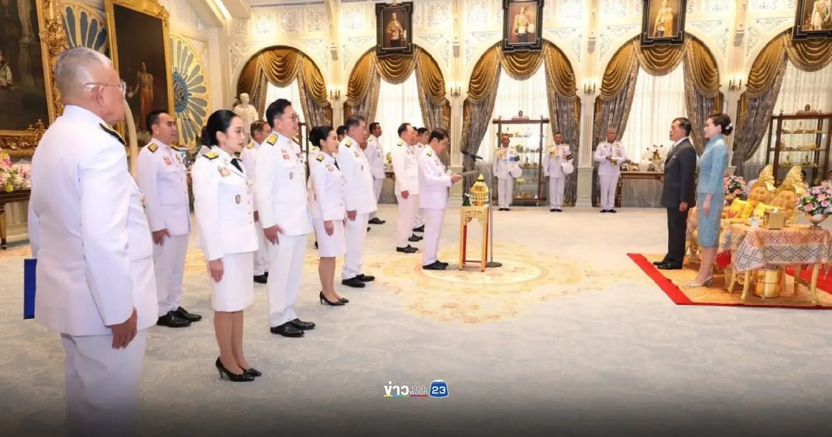ในหลวง-พระราชินี พระราชทานพระบรมราชวโรกาสให้ ครม. ชุดใหม่เข้าเฝ้าถวายสัตย์ฯ