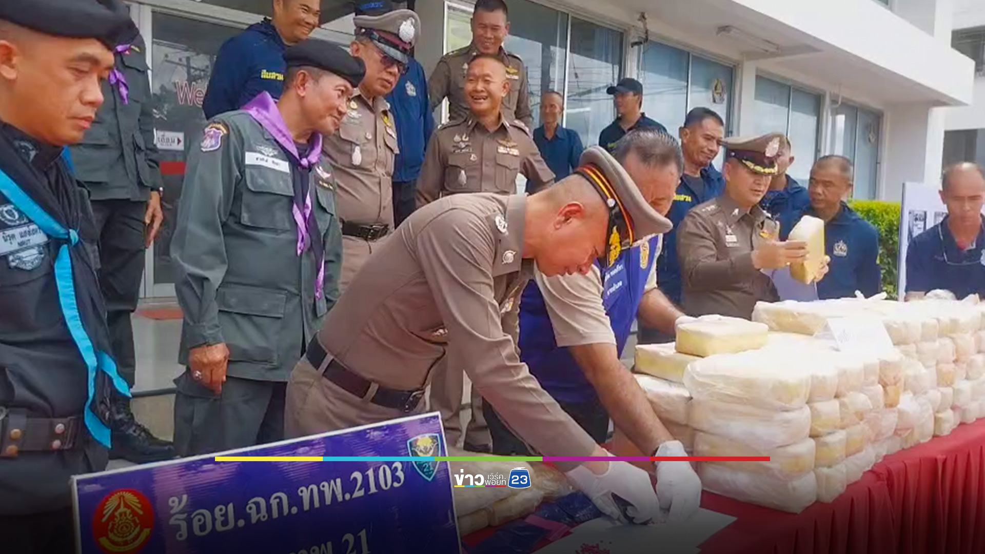 "6 หนุ่ม" เช่ารถเตรียมลำเลียงยาบ้า 1.2 ล้านเม็ด เช็ก GPS อยู่ในรีสอร์ท รวบตัวได้หนึ่ง เพิ่งพ้นโทษมาเดือนเดียว