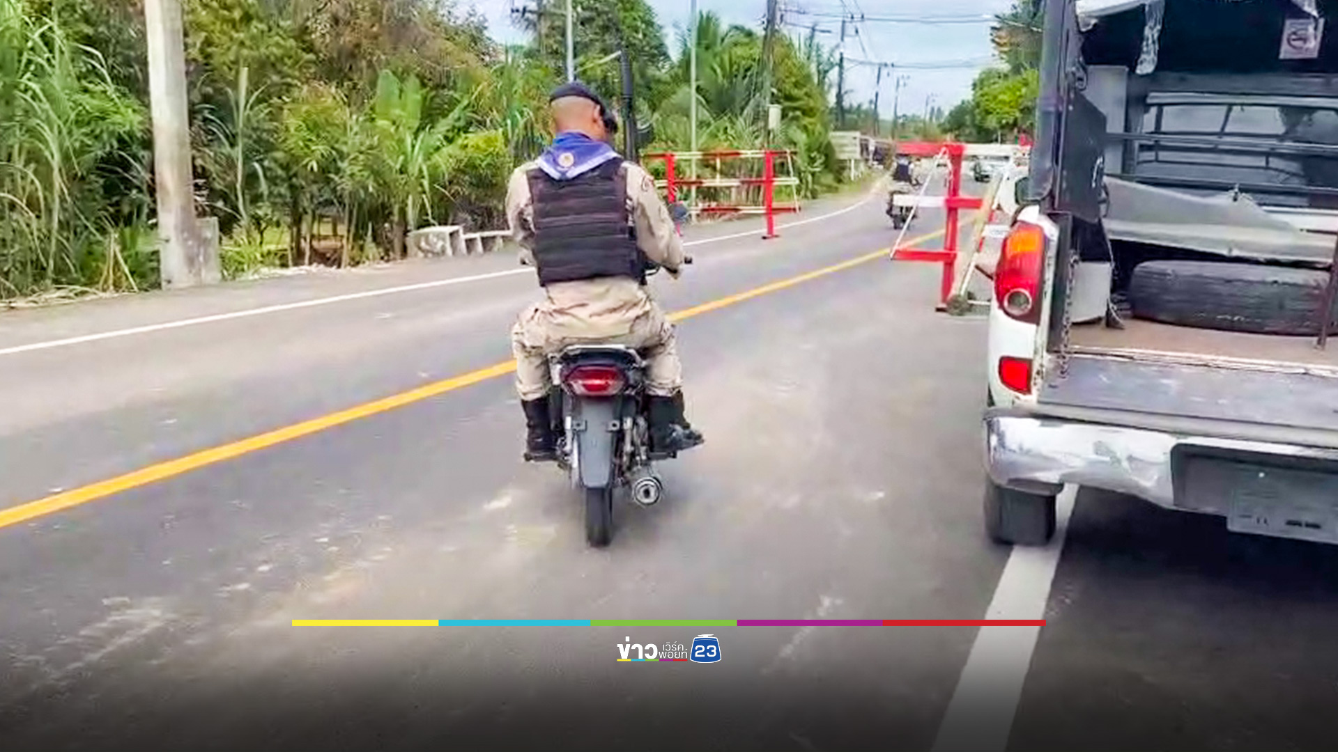 คนร้ายขว้างไปป์บอมบ์ที่เจาะไอร้อง - ยิงตำรวจจะแนะเจ็บ