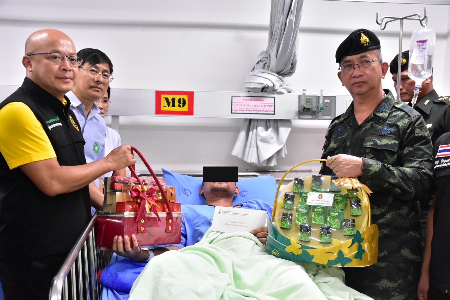 คณะผู้บังคับบัญชา มทบ.26 เยี่ยมให้กำลังใจทหารที่บาดเจ็บ เหตุปะทะกัมพูชา