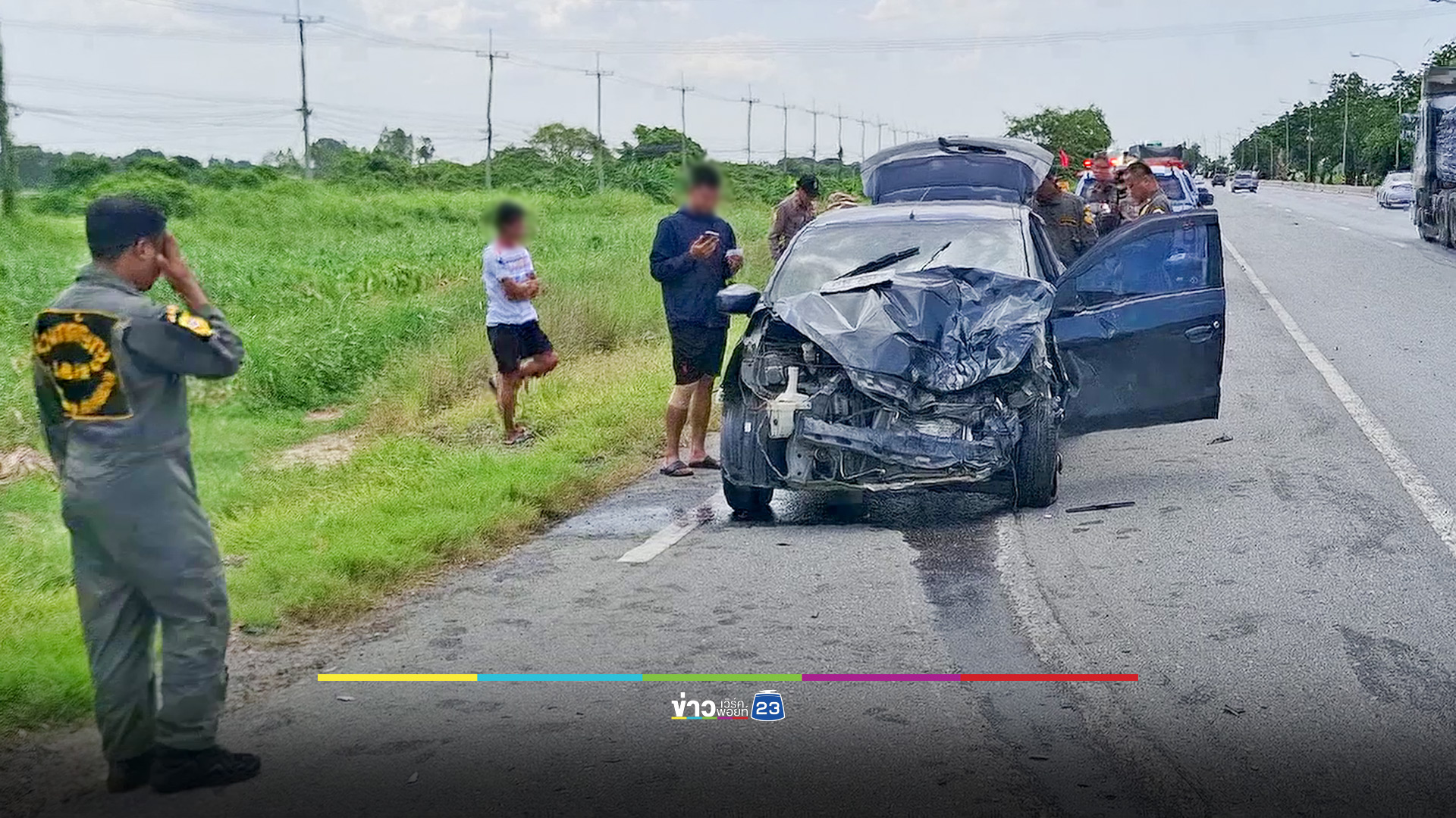 อดีตตำรวจขับเก๋งย้อนศร ชนรถพ่วง 18 ล้อ เสียชีวิตคาที่