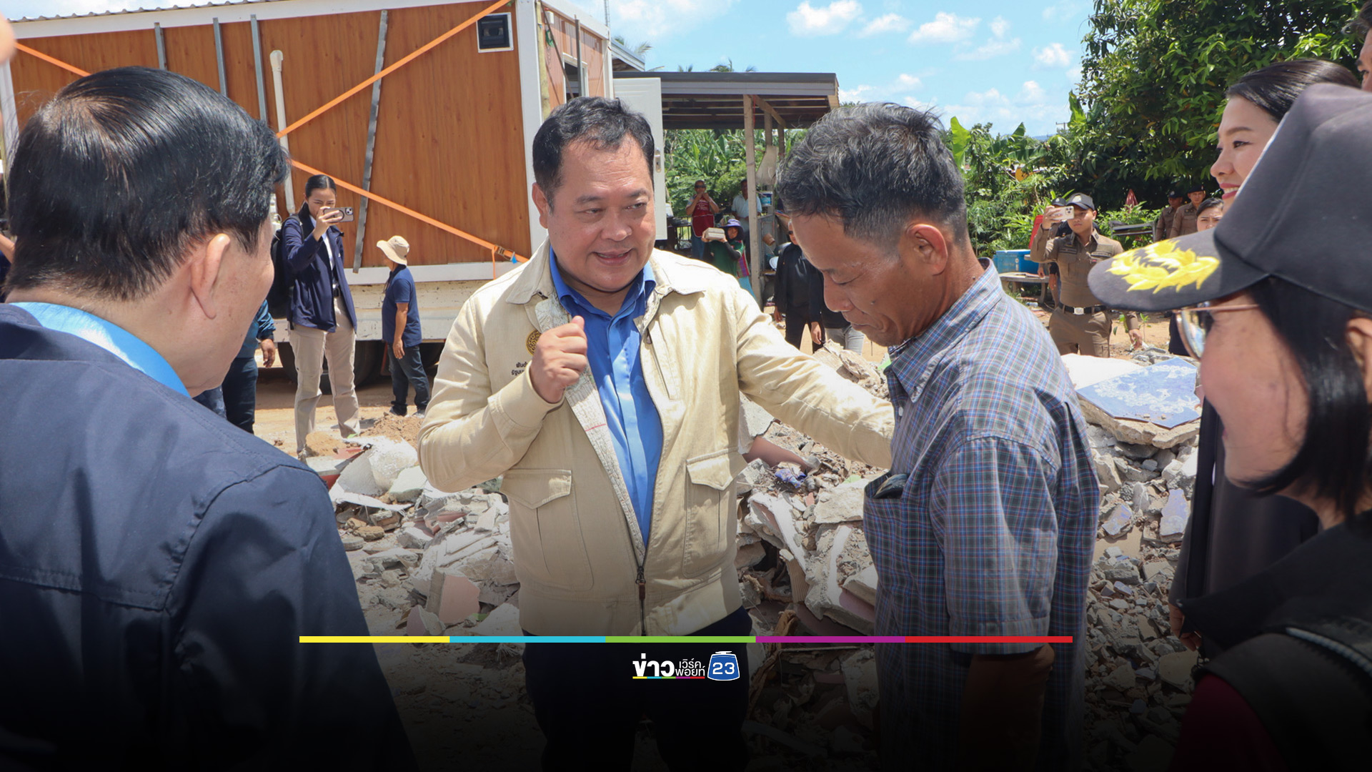"ทวี - ธีรรัตน์" ลงพื้นที่มอบบ้านให้ผู้ประสบภัยจากเหตุปะทะชายแดน กำชับหน่วยงานในพื้นที่เร่งช่วยเหลือเยียวยา