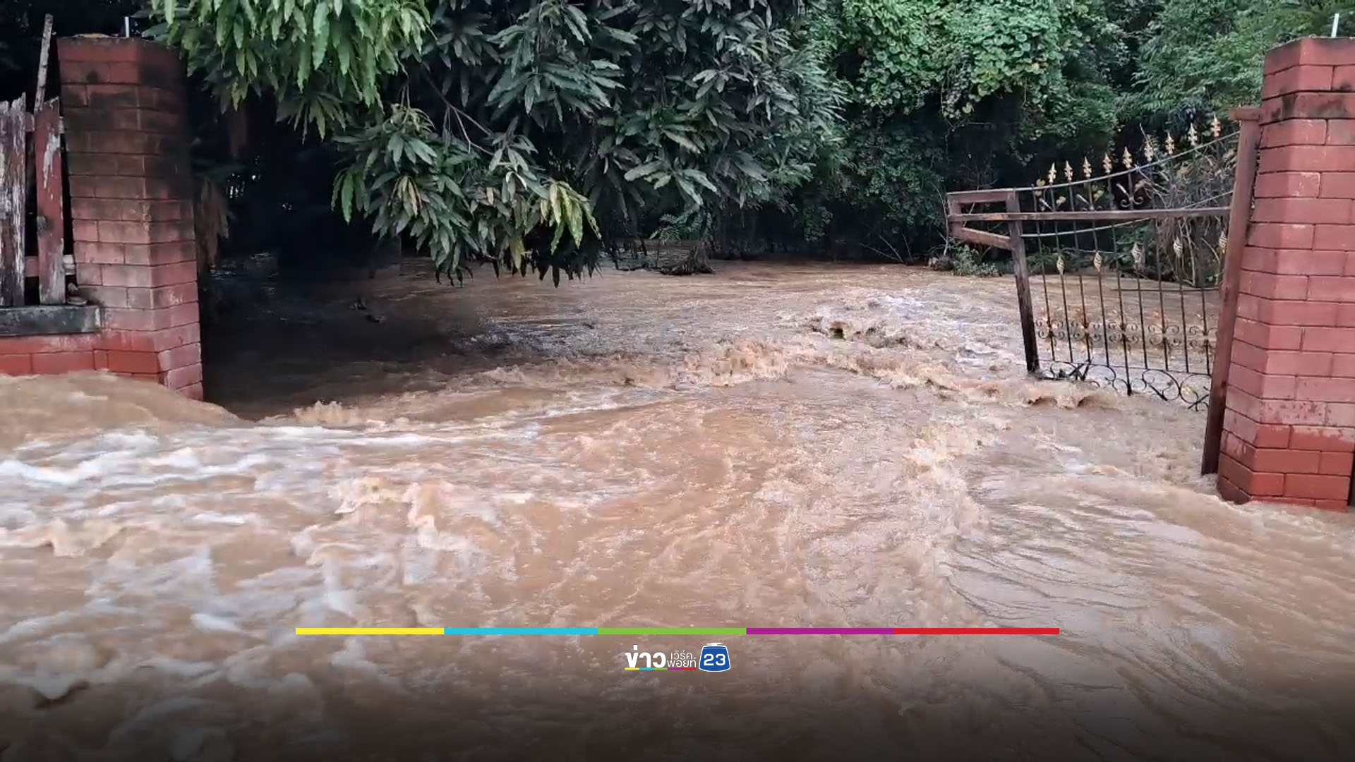 ชุมชนคูหาสุวรรณอ่วม! มวลน้ำยมทะลักท่วมสูง