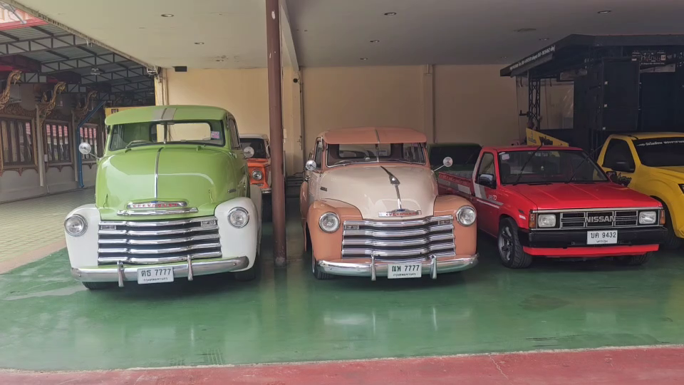 โซเชียลปล่อยข่าว! วัดไผ่ล้อมย้ายรถหรูโบราณออกจากบริเวณวัด