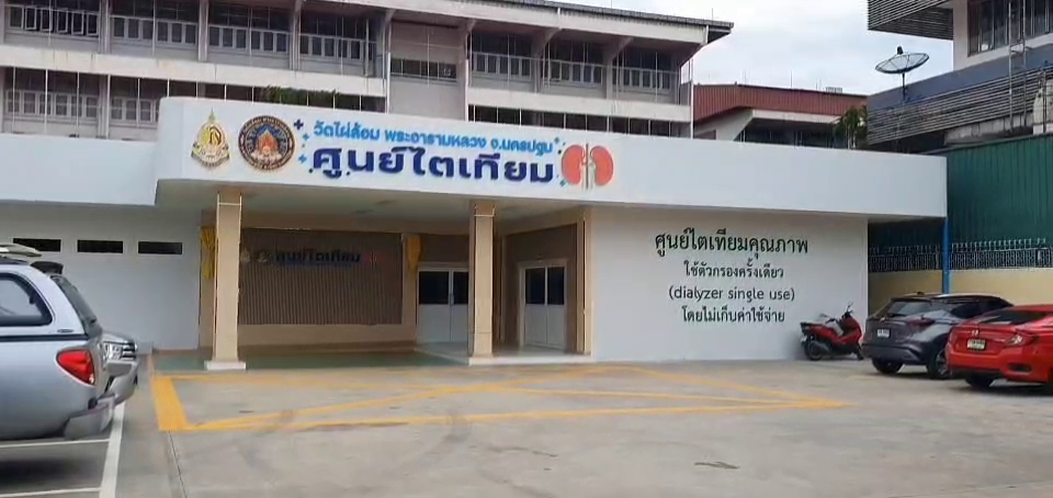 โซเชียลปล่อยข่าว! วัดไผ่ล้อมย้ายรถหรูโบราณออกจากบริเวณวัด