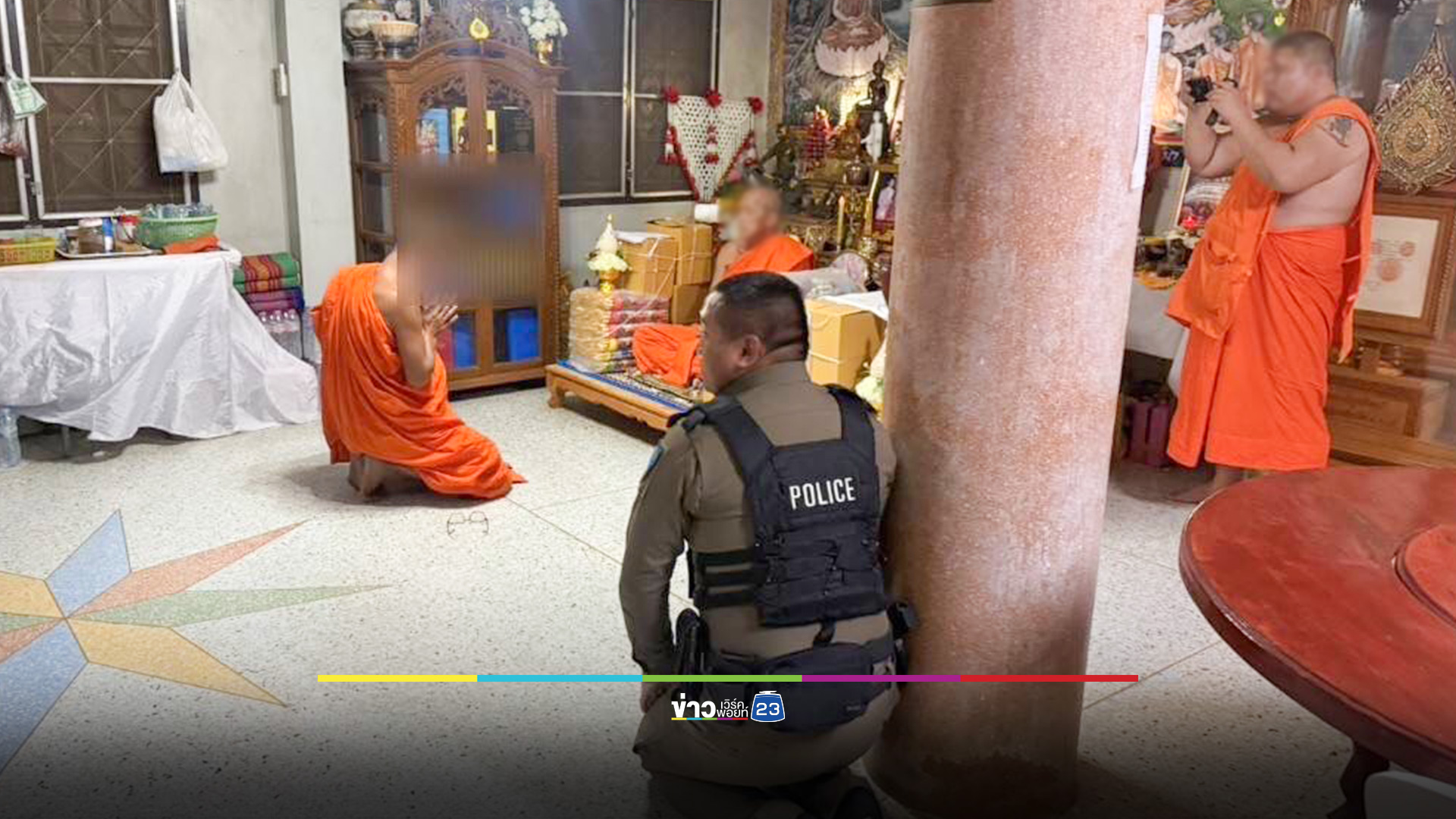 ชาวบ้านล้อมจับพระสึก หลังเห็นตำตา พาสีกาเล่นบทรักในกุฏิ