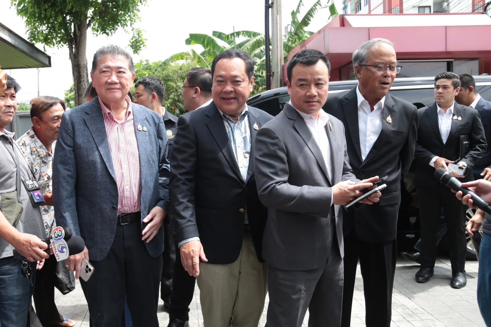 ภูมิธรรมแถลงหลังถกพรรคประชาชน ยืนยันพรรคร่วมพร้อมรับเงื่อนไข 3 ข้อ