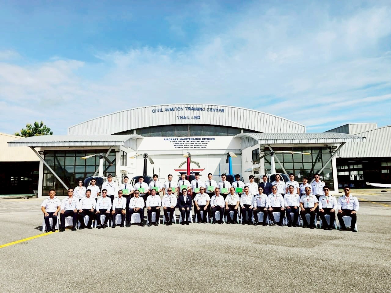 ประดับครึ่งปีก ศิษย์การบิน หลักสูตรนักบินพาณิชย์ตรี - เฮลิคอปเตอร์ รุ่นที่ HP-56