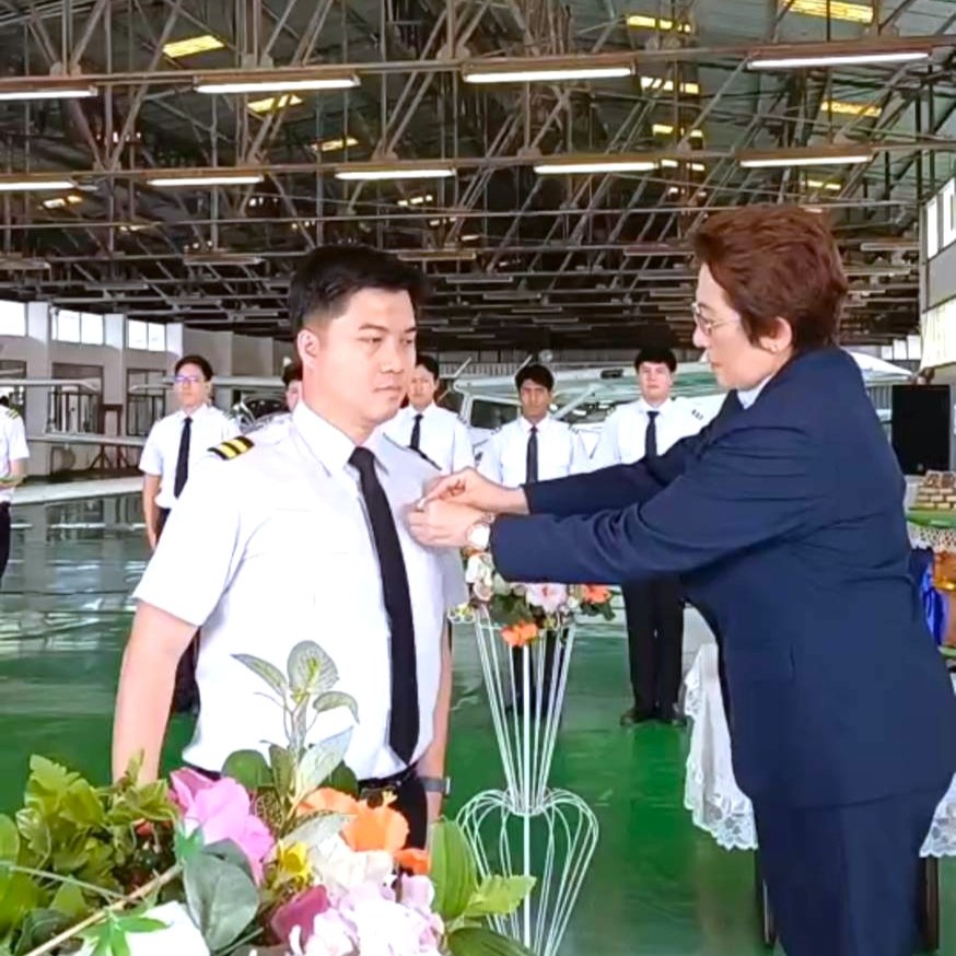 ประดับครึ่งปีก ศิษย์การบิน หลักสูตรนักบินพาณิชย์ตรี - เฮลิคอปเตอร์ รุ่นที่ HP-56