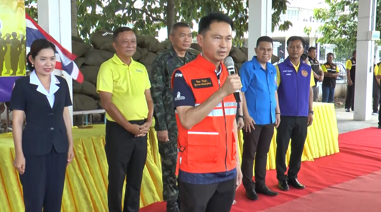 ผู้ว่าฯ-กาชาดและปศุสัตว์รุดจ่ายเงินเยียวยา โค-สุกร โดน BM21 ตาย 8 ตัว