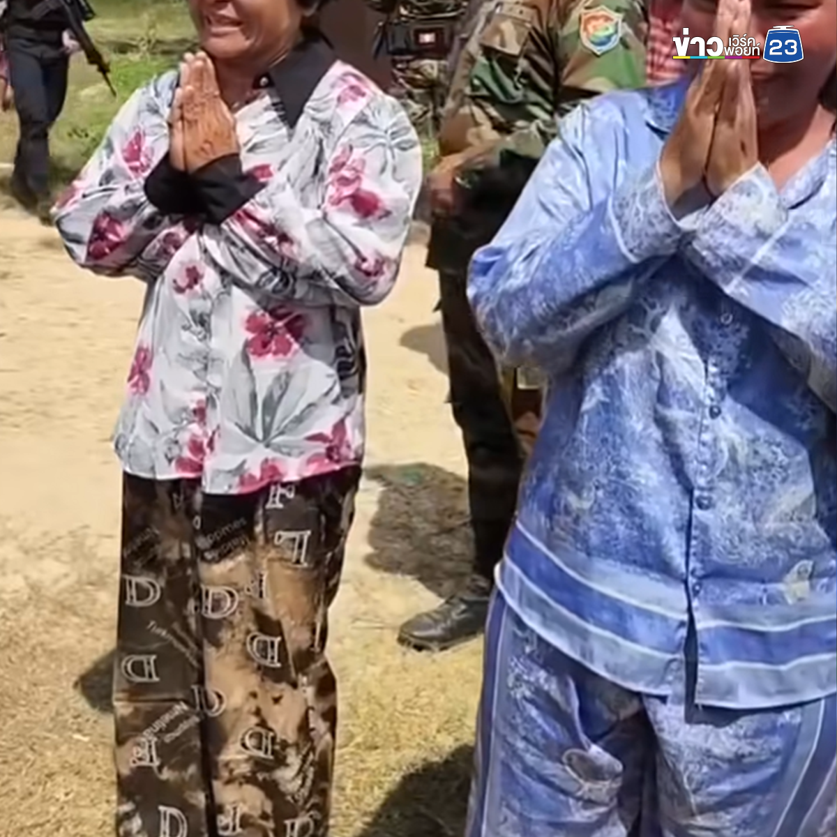หญิงชาวเขมรยกมือไหว้ร่ำไห้ วิงวอนให้ทหารไทยเปิดจุดผ่านแดนบ้านหนองจาน