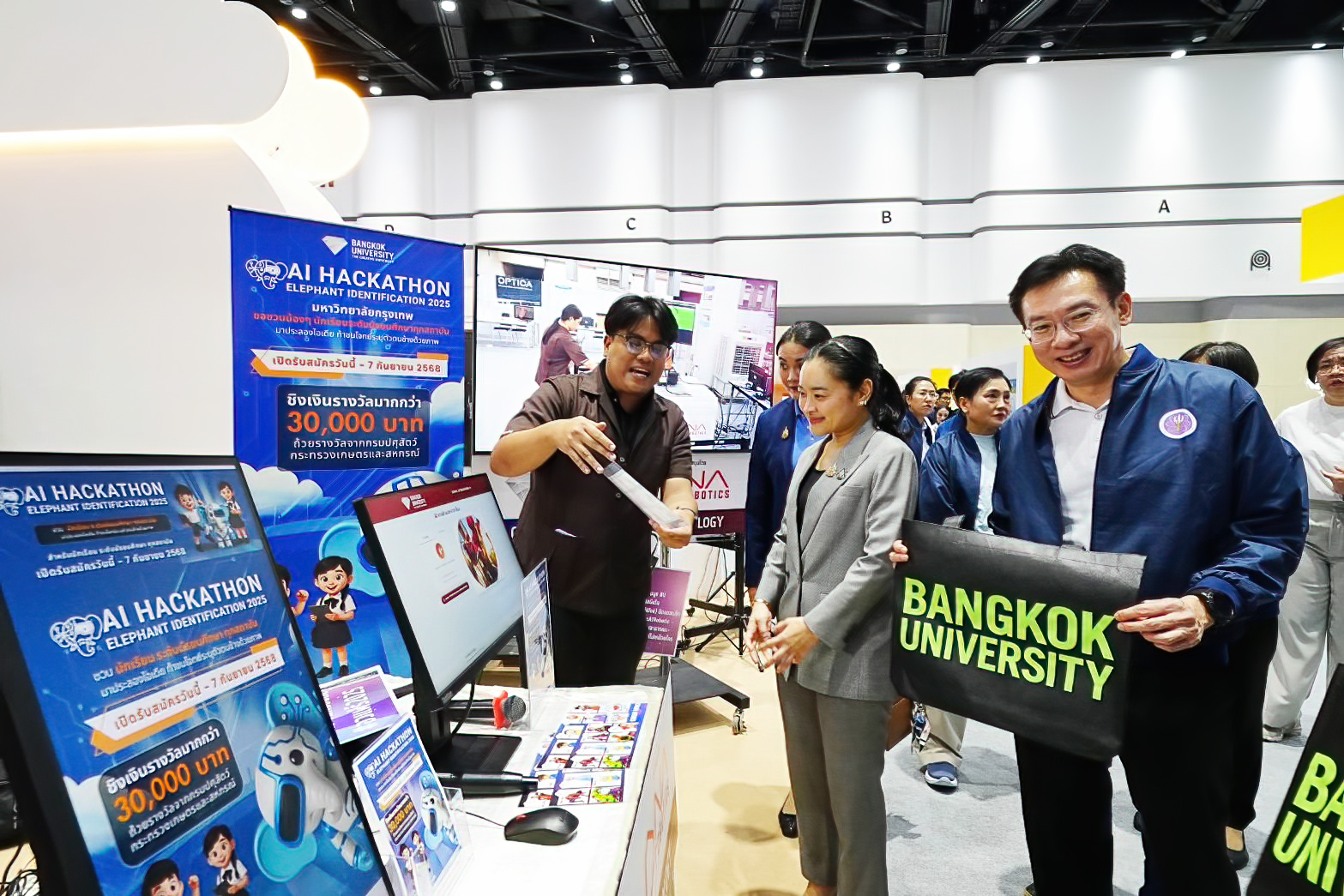ม.กรุงเทพ โชว์นวัตกรรมเทคโนโลยีแห่งอนาคต งาน อว.Fair 2025