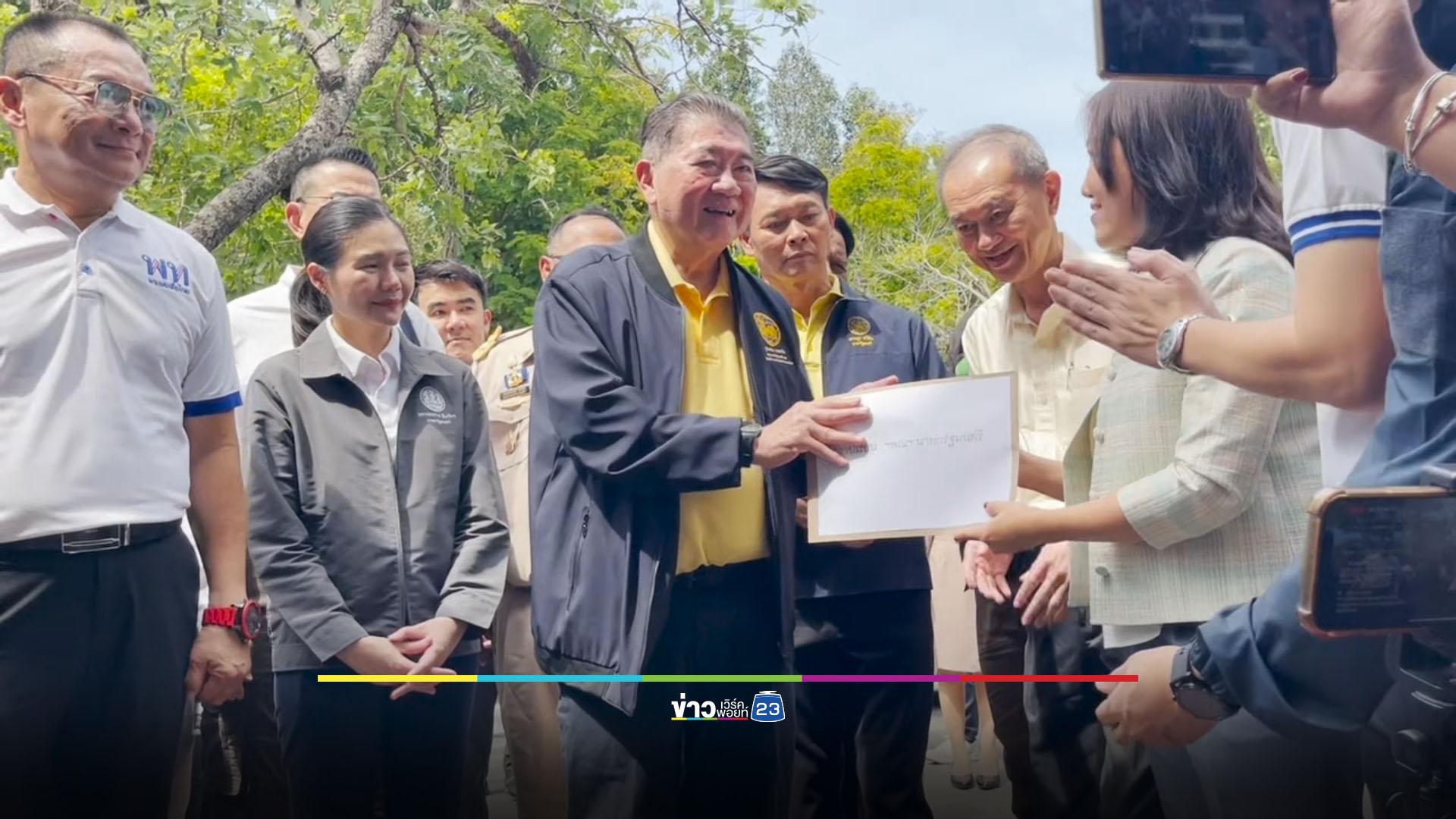 “ภูมิธรรม” ร่วมส่งคนชายแดนกลับบ้าน ปิดศูนย์อพยพ-อำนวยความสะดวก