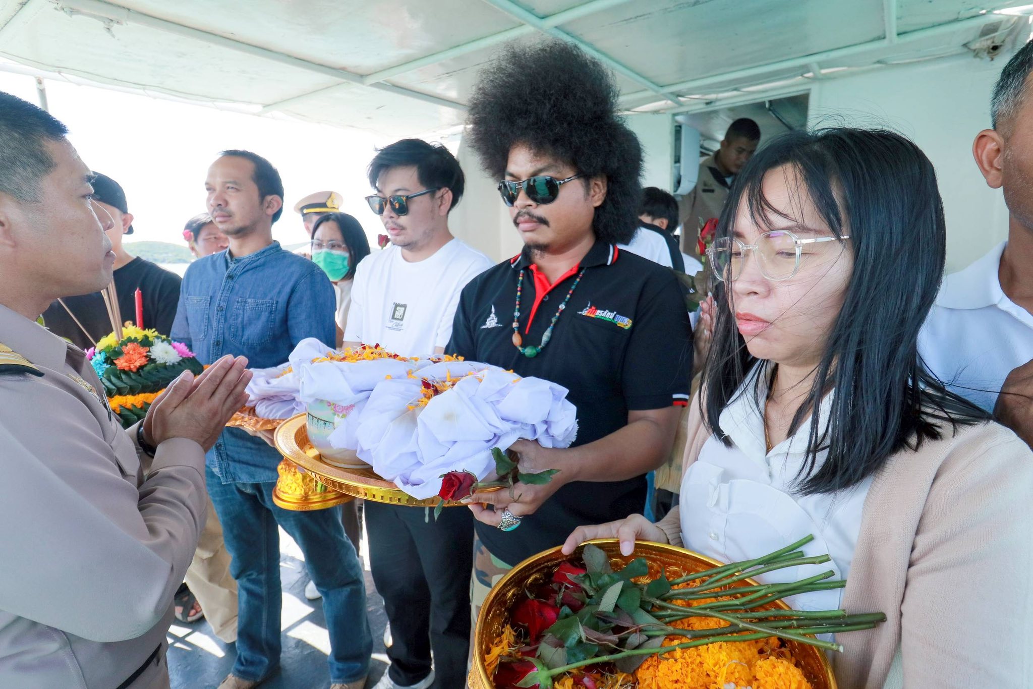 ทัพเรือจัดพิธีลอยอังคาร 5 ครอบครัวเหยื่อเหตุยิงจรวดชายแดนศรีสะเกษ