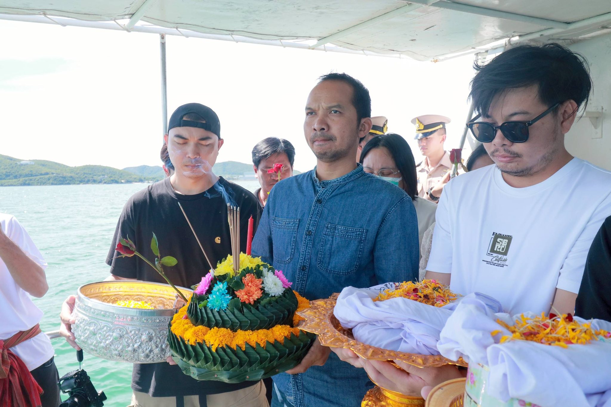 ทัพเรือจัดพิธีลอยอังคาร 5 ครอบครัวเหยื่อเหตุยิงจรวดชายแดนศรีสะเกษ