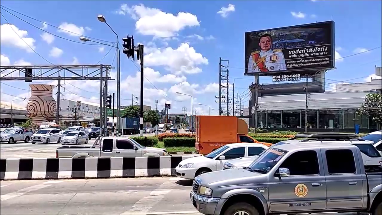 ขอสดุดี ! จอ LCD กลางเมืองขึ้นภาพเชิดชู 15 ทหารกล้าไทย