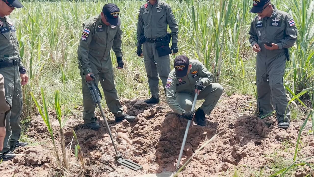 EOD ลุยเก็บกู้จรวด BM-21 พนมดงรัก ท่ามกลางกลิ่นศพทหารเขมรโชยแรง