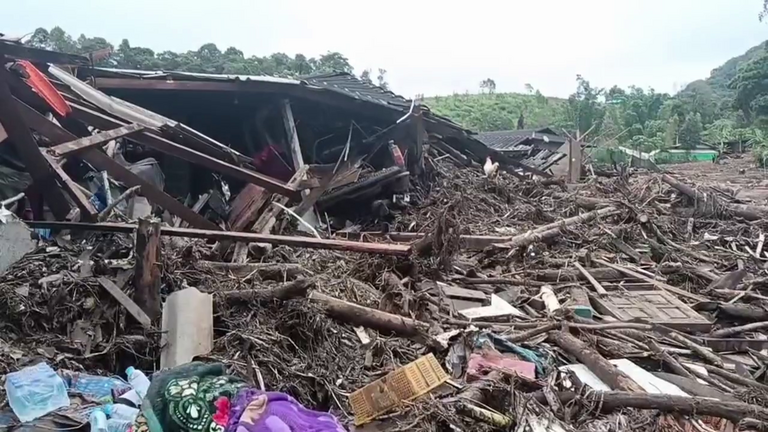 เร่งอพยพชาวบ้านออกจากพื้นที่แม่แจ่ม หวั่นเกิดดินถล่มซ้ำ