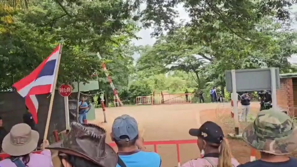มวลชนทยอยสมทบแสดงจุดยืนปกป้องแผ่นดินที่ 'บ้านหนองจาน'