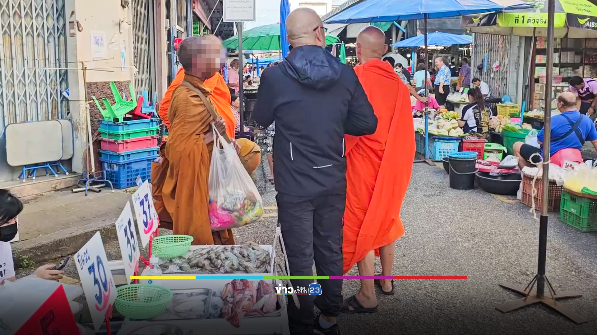 ปรามพระสงฆ์ยืนบิณฑบาตในตลาดพิษณุโลก พบพระ 7 รูป หากทำอีกต้องถูกจับสึก