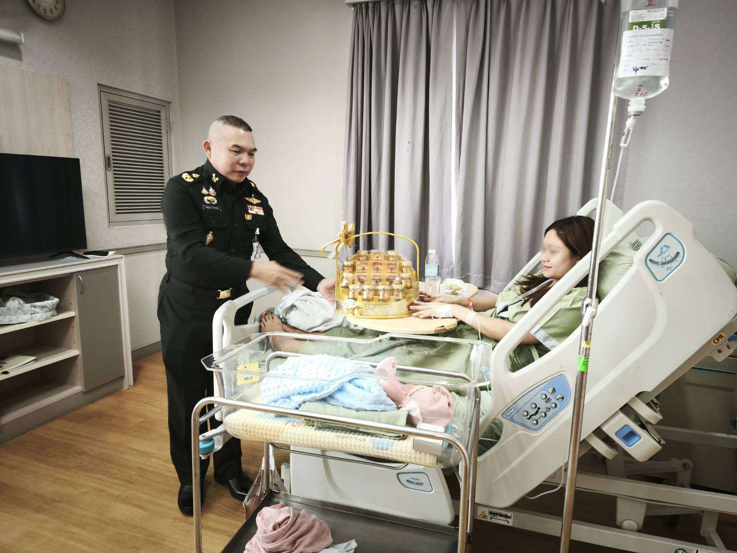 ผบ.พล.ร.9 รับขวัญหลานสาว ลูกนักรบแนวหน้า