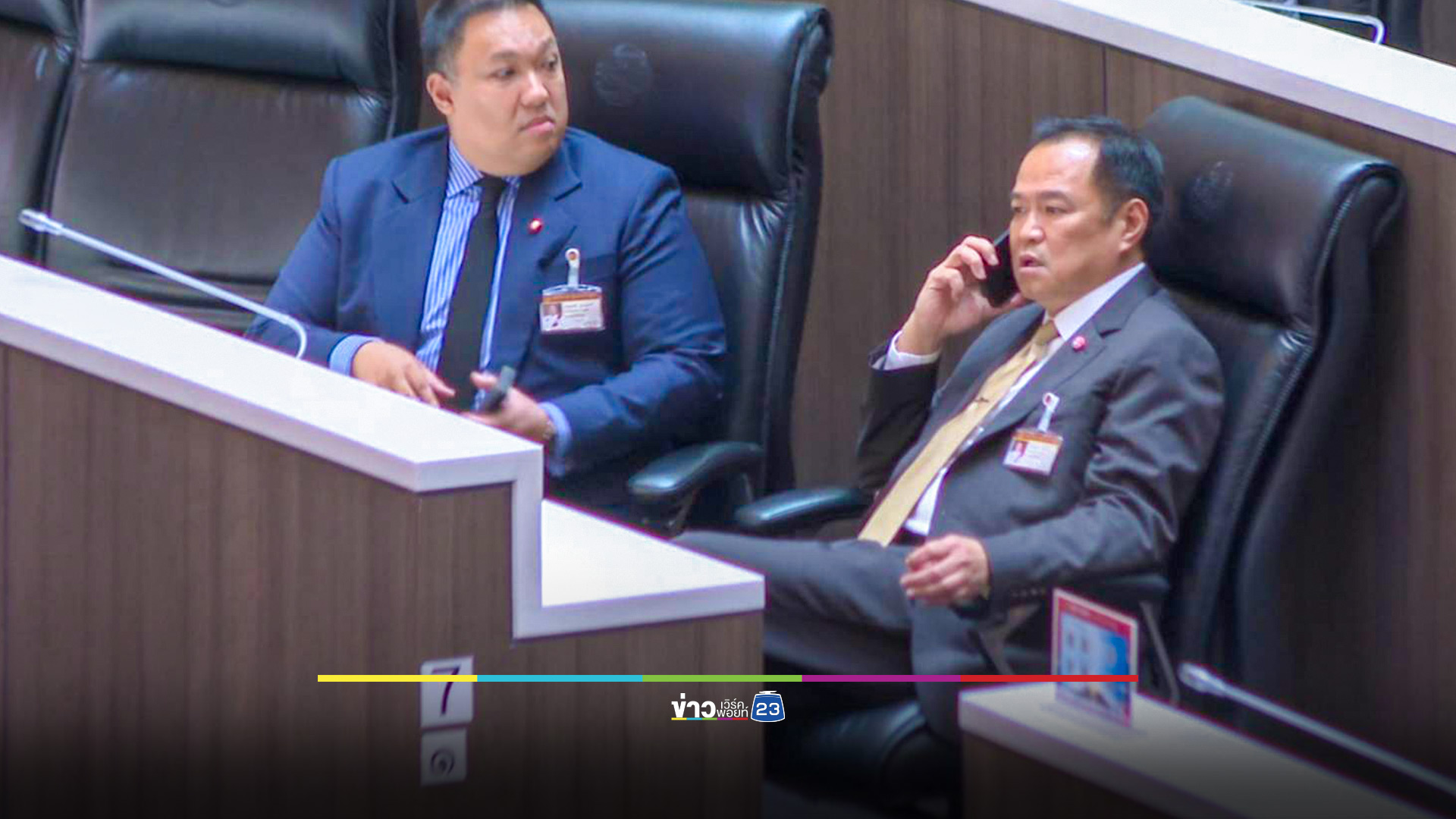 “อนุทิน” นั่งสภา 40 นาที รับสายปริศนา ก่อนรีบออกไป บอกขอทำธุระก่อน