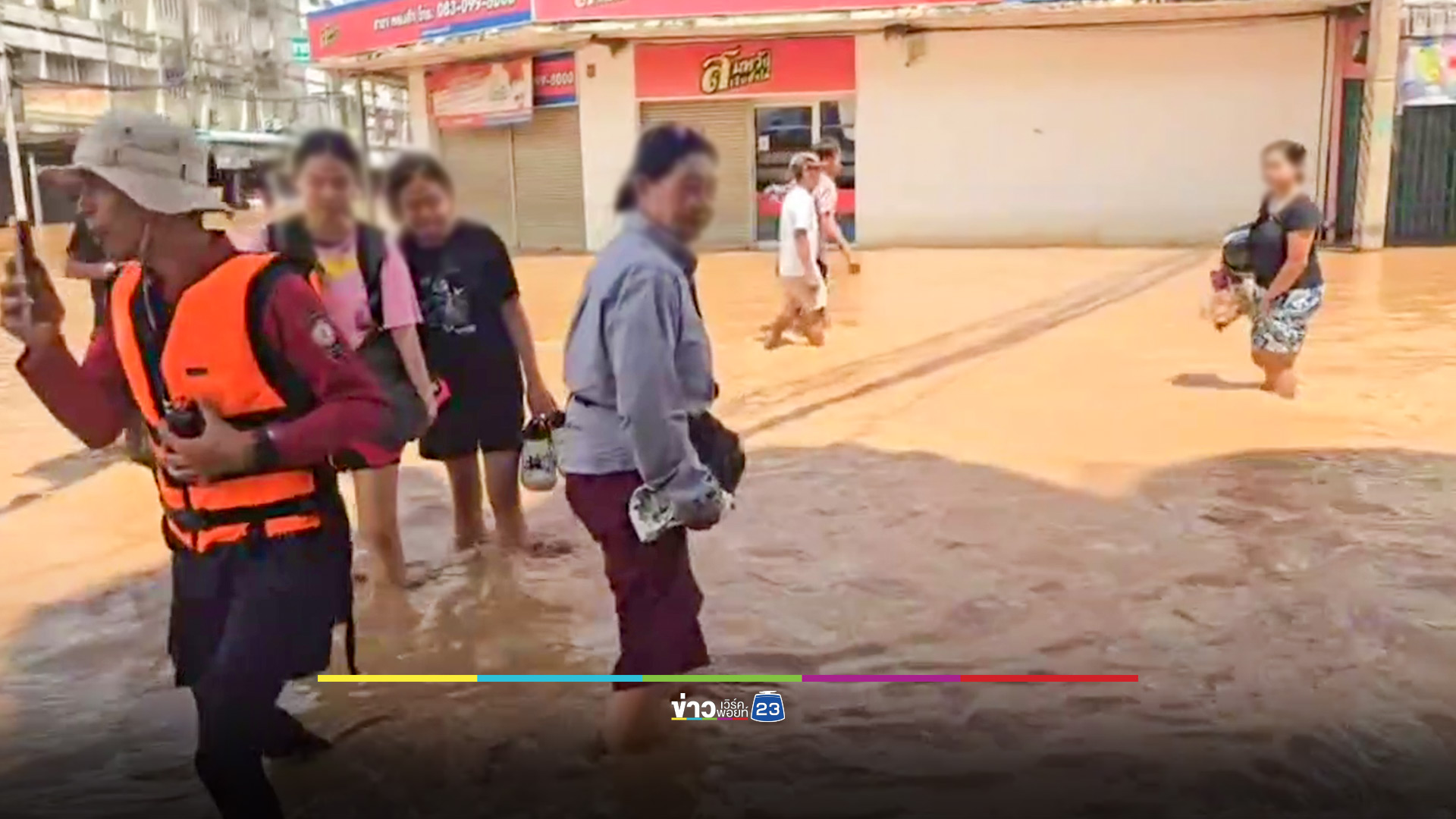 พนังกั้นน้ำ 'หล่มสัก' แตกซ้ำ น้ำทะลักจ่อท่วมตัวเมืองชั้นใน