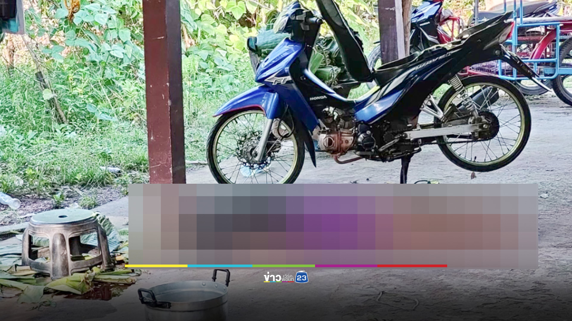 หนุ่มถูกลอบทำร้ายดับคาบ้าน สุดท้ายพ่อเลี้ยงสารภาพ ใช้จอบฟาดหัวเอง