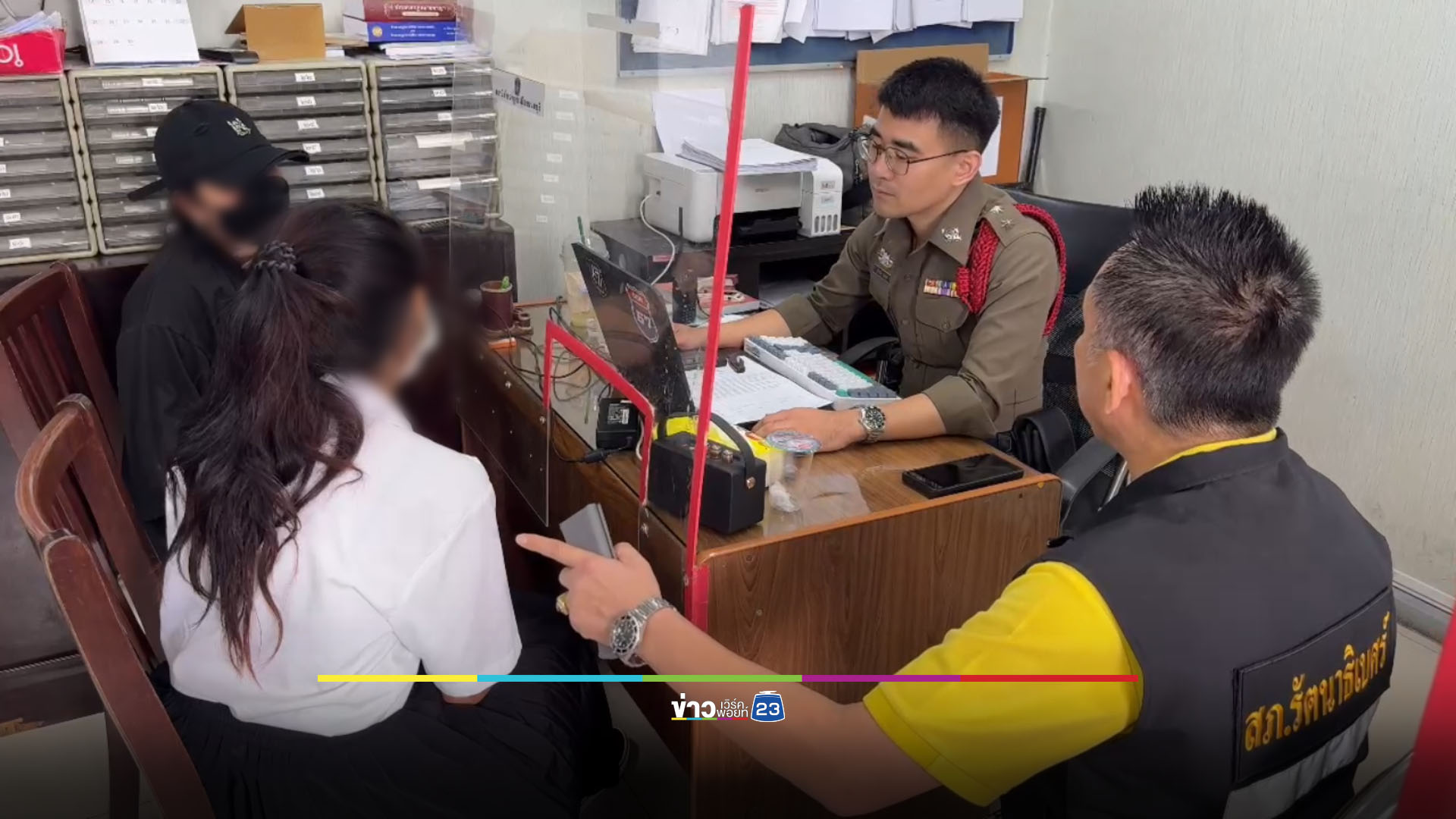 นศ.สาวร้องเจอรับน้องโหด ทั้งต่อยอก-เตะหลัง กล่อมไม่ให้ถอนตัว