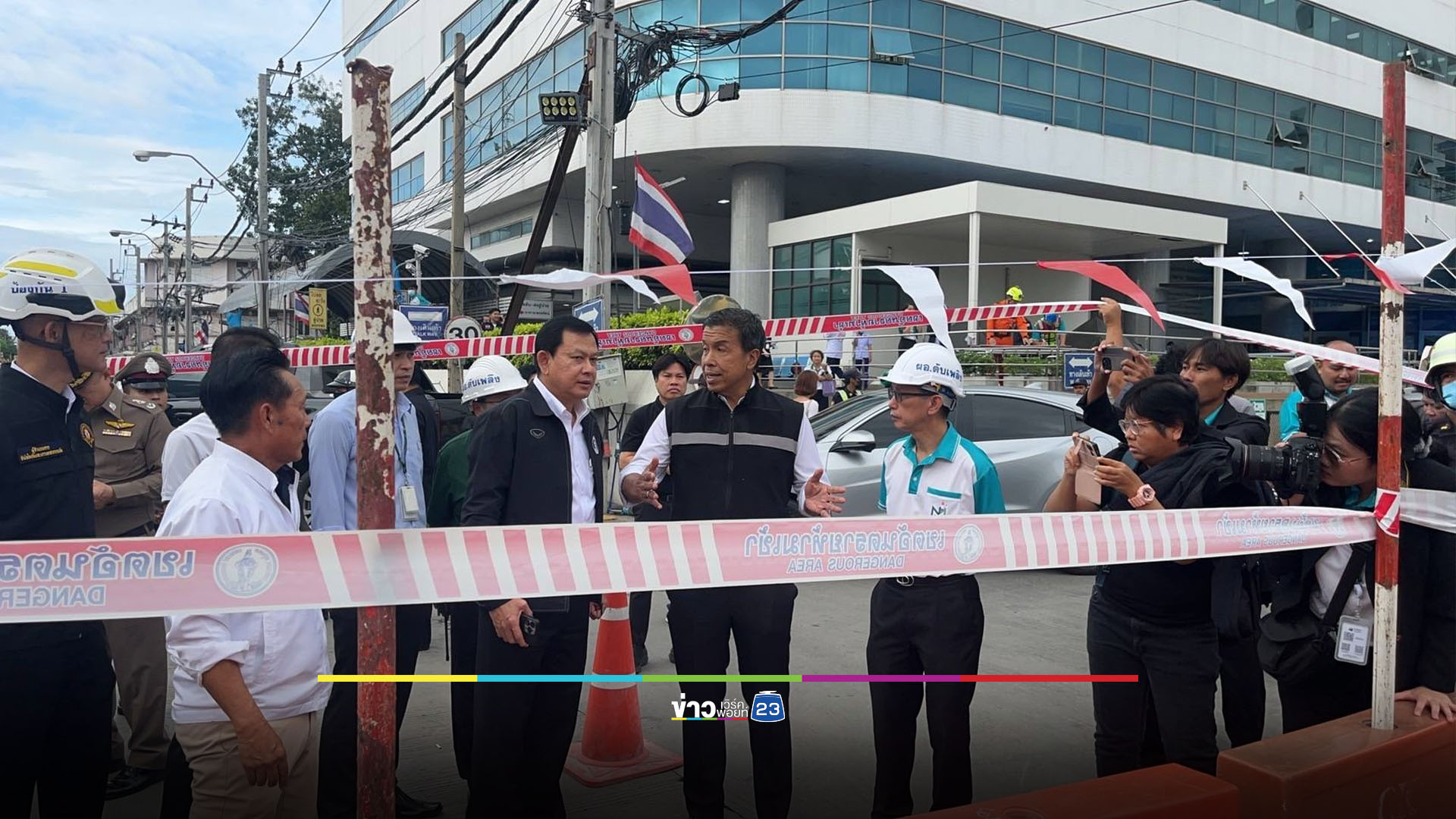 ระทึก! ถ.สามเสนทรุด ปิดการจราจรแยกวชิรพยาบาล-แยกซังฮี้