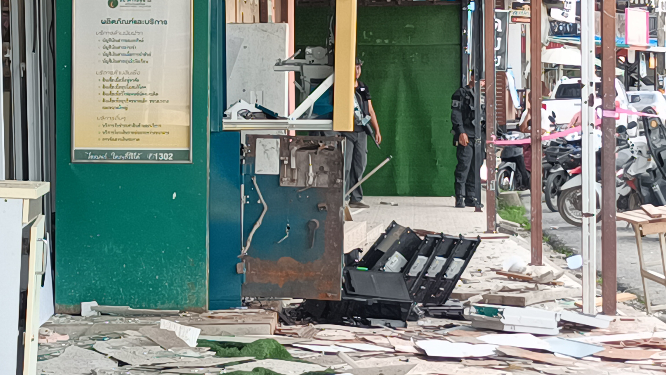 โจรบึ้ม ATM กลางดึก ยิงขู่-กวาดเงินล้านเกลี้ยงตู้