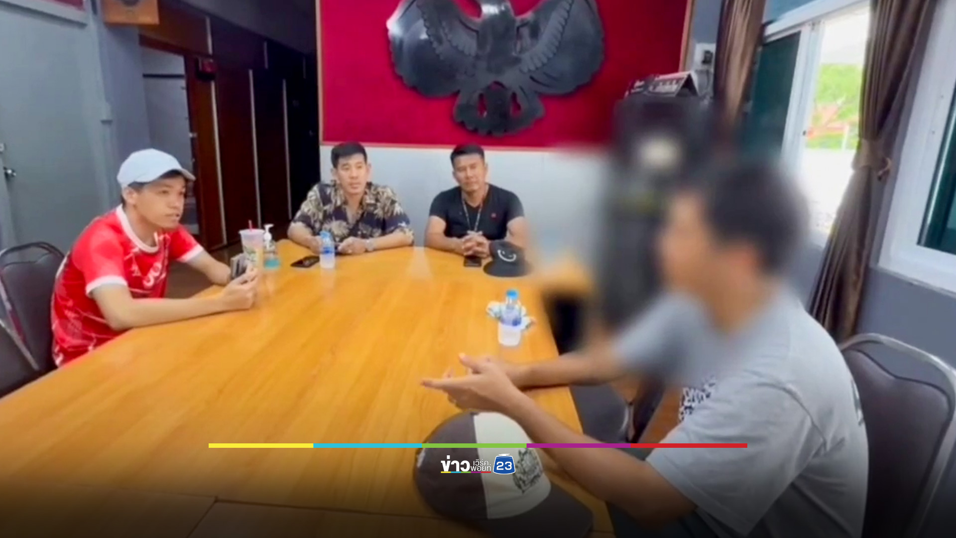 มือบอน พ่นเองต้องลบเอง! ตร.ตามจับแล้ว วัยรุ่นพ่นสเปรย์ ลานอนุสาวรีย์สามกษัตริย์