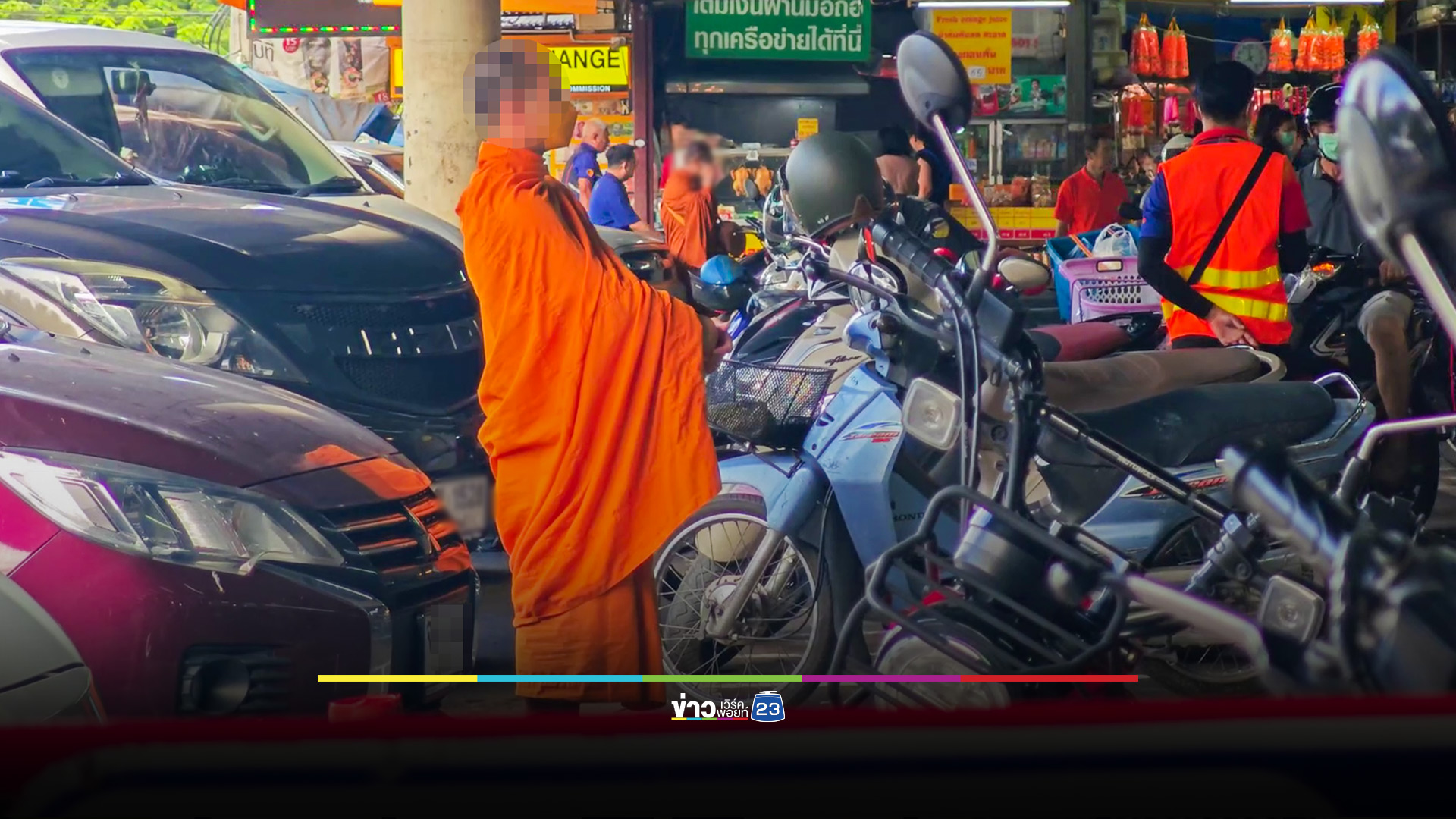 จี้จัดระเบียบ พระยืนปักหลักบิณฑบาตเต็มตลาดประตูเชียงใหม่