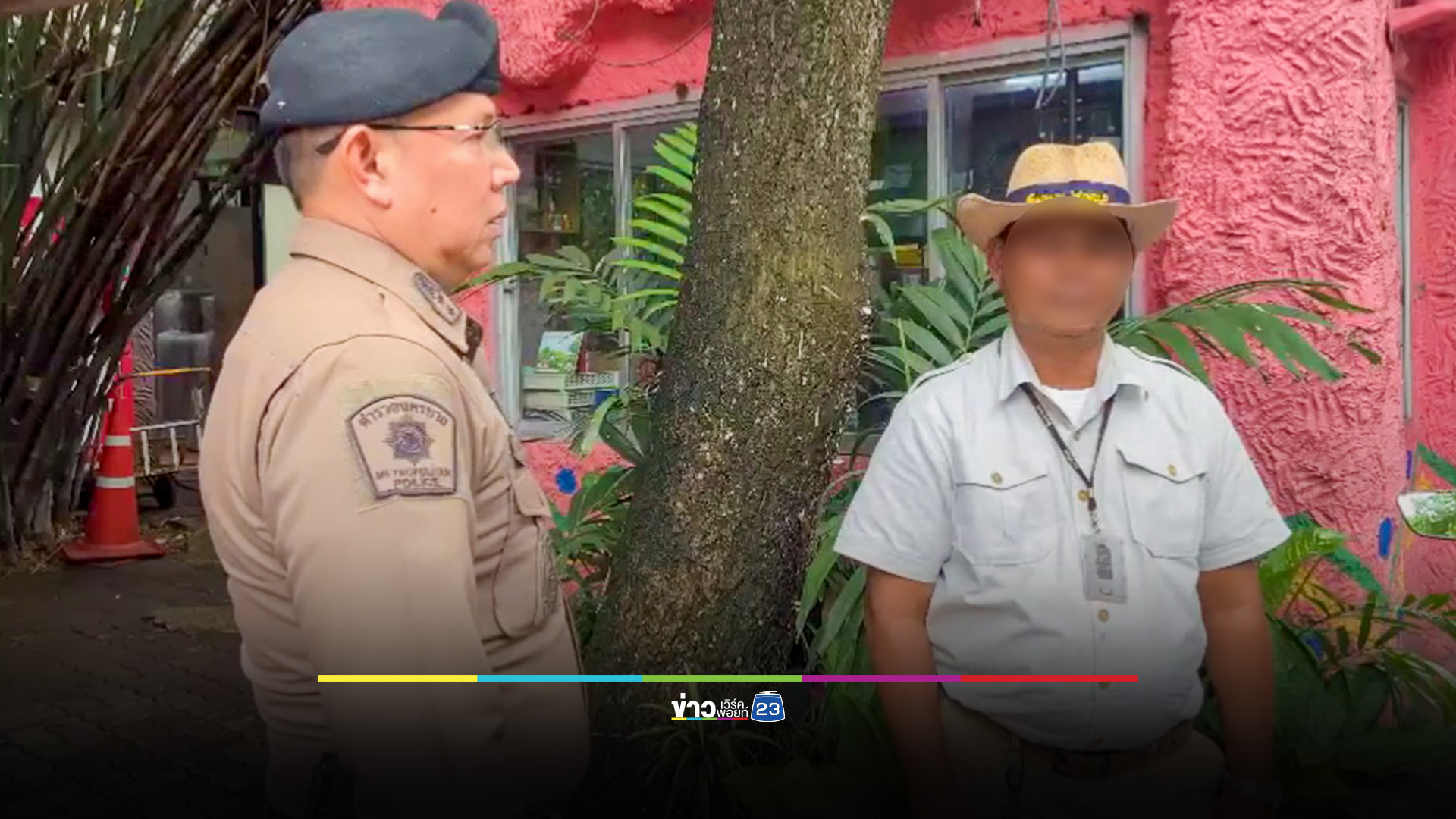 ตำรวจขึ้นรถตรวจสอบ จุดฝูงสิงโตขย้ำเจ้าหน้าที่