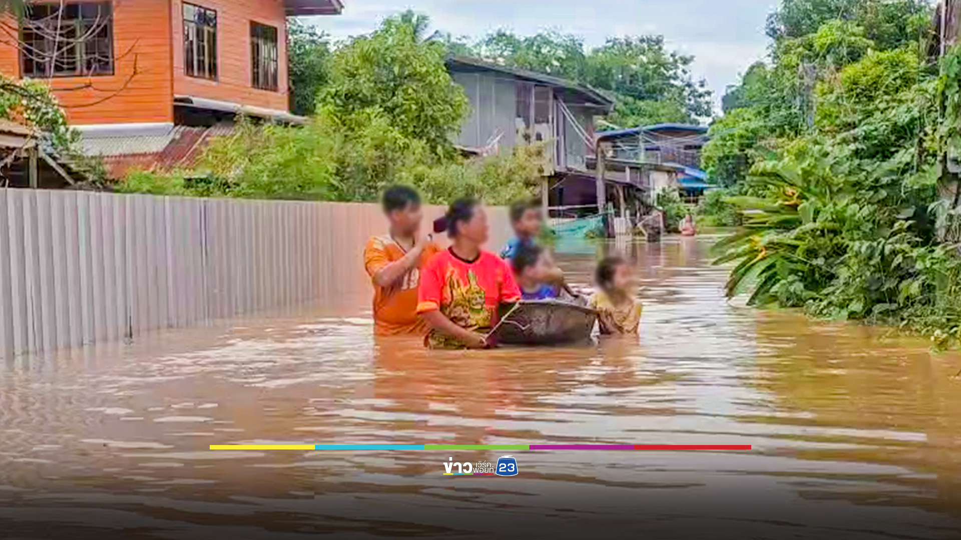 น้ำป่าสักทะลัก หล่มสัก ชาวบ้านนับพันรอการช่วยเหลือ