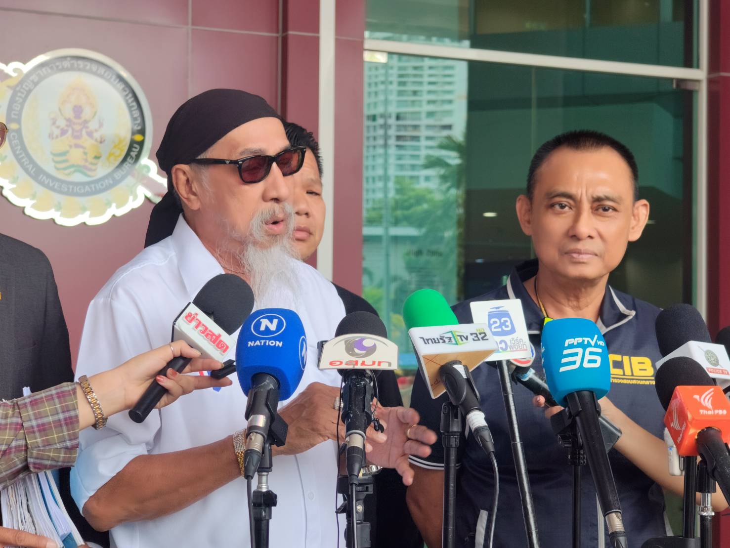 'ถั่วแระ เชิญยิ้ม' ยืนยันบริสุทธิ์ใจ แจงตำรวจปมเชื่อมโยงคดีวัดพระบาทน้ำพุ
