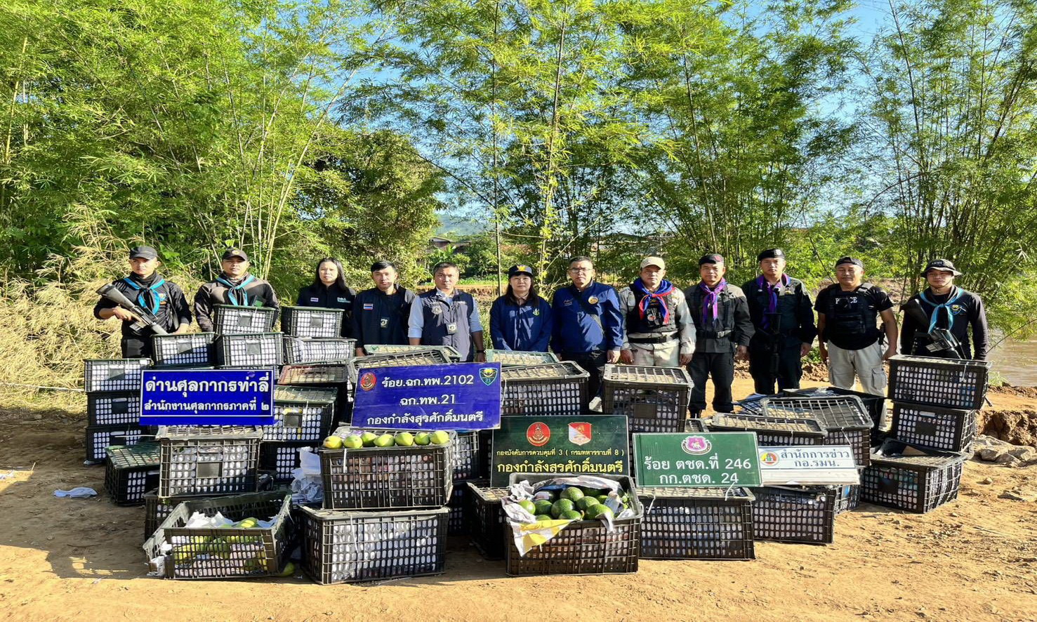 ทหารพรานยึดผลไม้สดข้ามมาฝั่งไทย