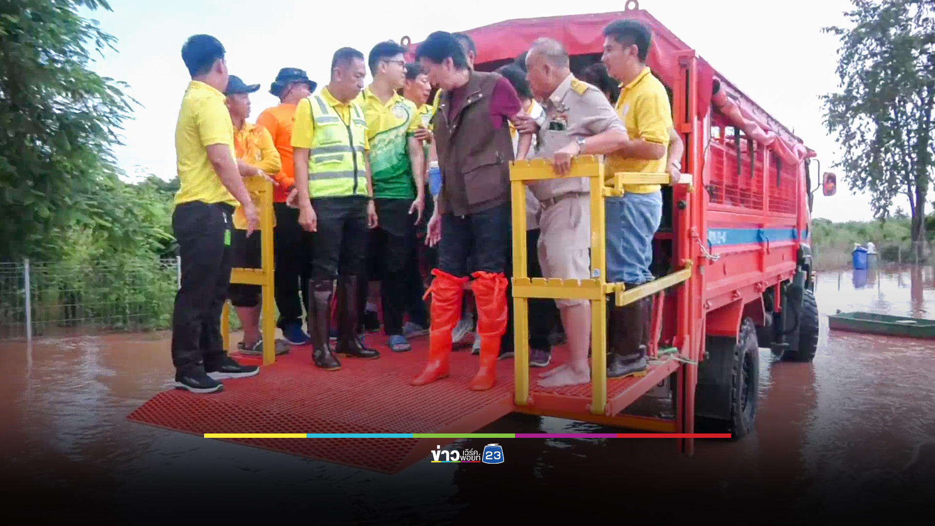 แม่น้ำน่านทะลักเขตเทศบาลเมืองพิจิตร 11 ชุมชนสูงกว่า 1 เมตร - ผู้ว่าฯ ลงพื้นที่บรรเทาทุกข์