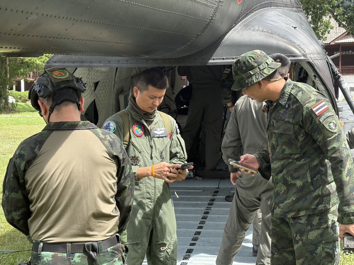 “หมอภาคย์” นำทีมรบพิเศษลุยน้ำท่วมสงขลา ย้ำทหารพร้อมเคียงข้างประชาชน