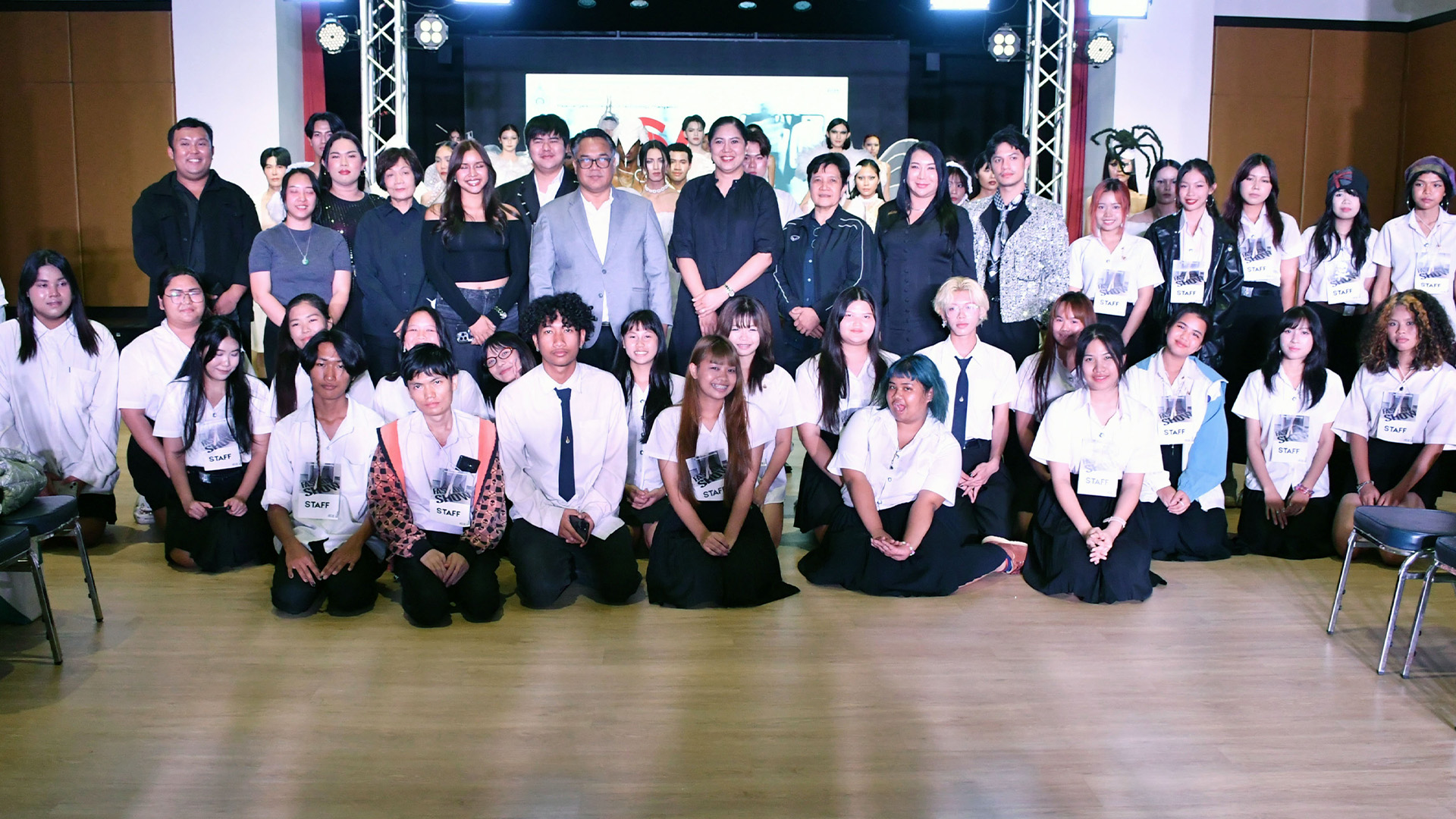 แฟชั่นโชว์สุดสร้างสรรค์ "SATLAB - FASHION EXPERIMENT by 1st Year Student"