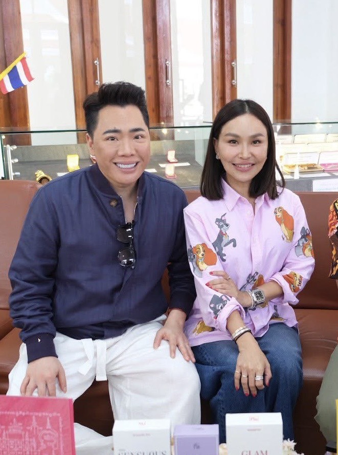 “มดดำ - ทราย มาดามฟิน” ควักเงินซื้อเรือช่วยน้ำท่วมภาคใต้